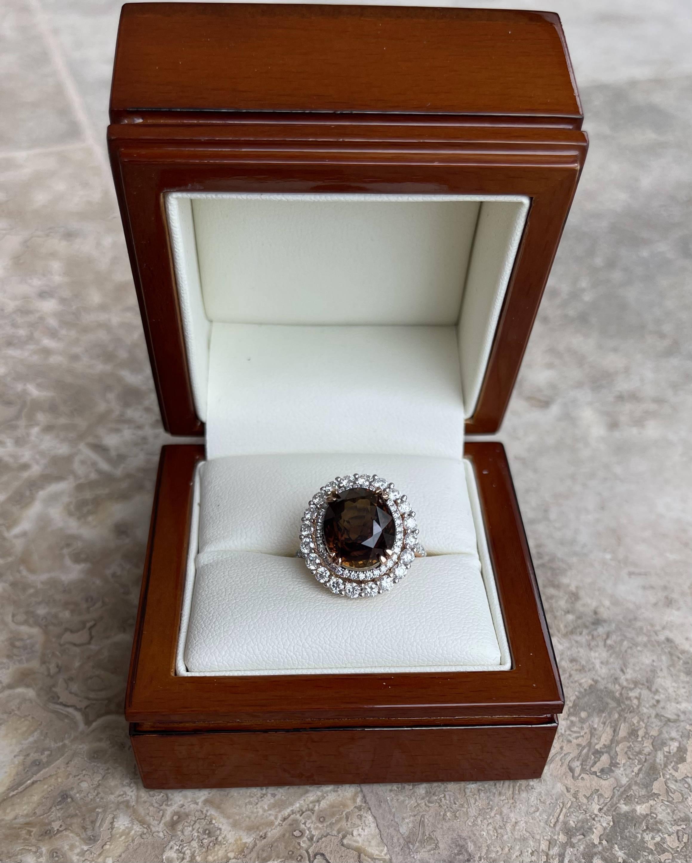 GIA certified Chrysoberyl Natural Alexandrite Diamond Ring in 18K rose gold In New Condition For Sale In Sydney, NSW