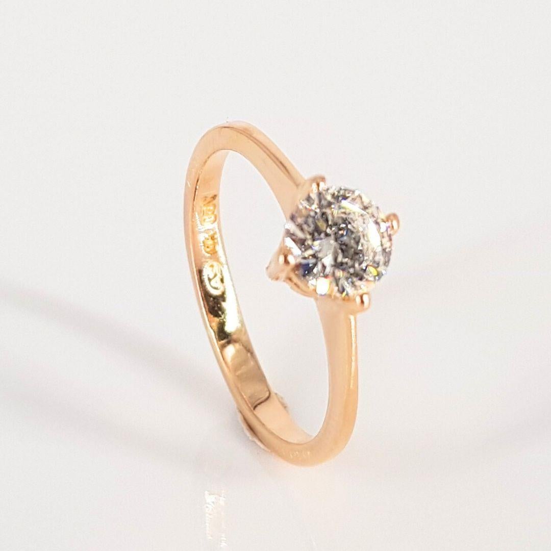 Exquisite
Item Attributes:
Metal Colour:                Rose
Weight:                           1.8g	
Size:                                 H
Stone Attributes
Number of Stones:        1 X Diamond
Cut:                                   Round Brilliant