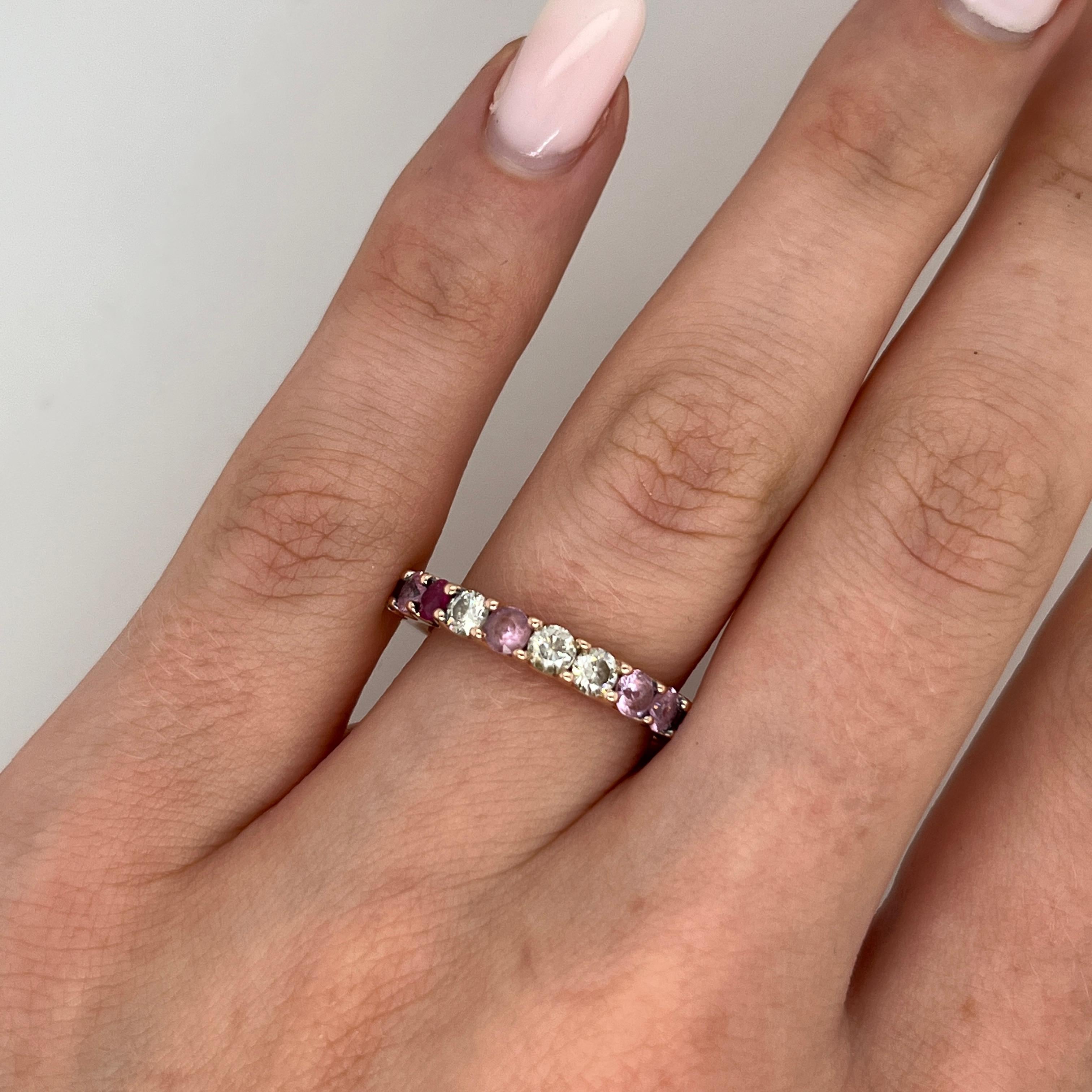 Bague d'éternité en or rose 18ct sertie de rubis, de saphirs roses et de diamants Pour femmes en vente