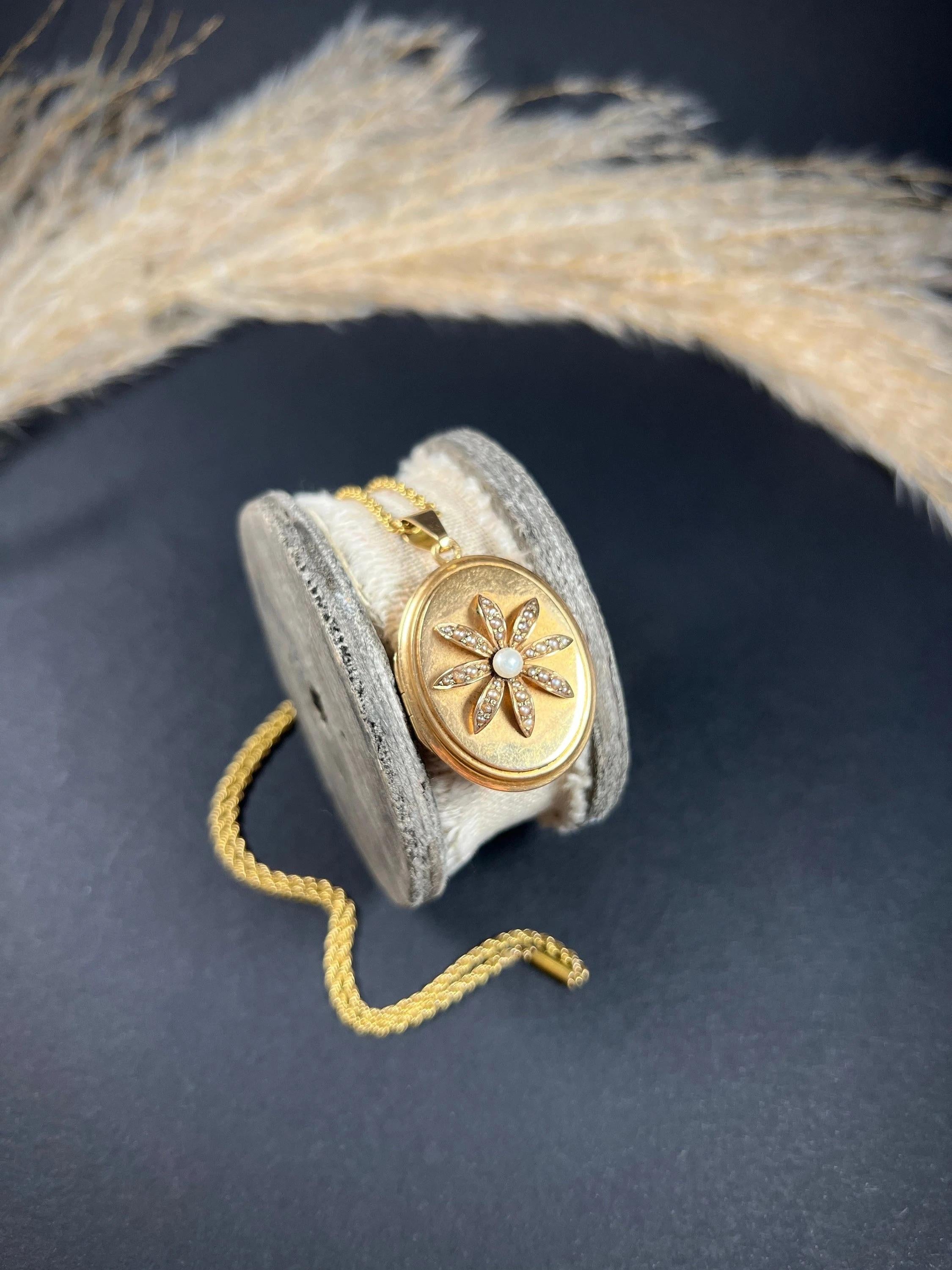 Antique Gold Locket 

18ct Rose Gold French Stamped

Circa 1880

This exquisite Victorian-era locket is a true treasure, crafted from 18ct rose gold and boasting an oval shape that measures a generous size. The front of the locket features a