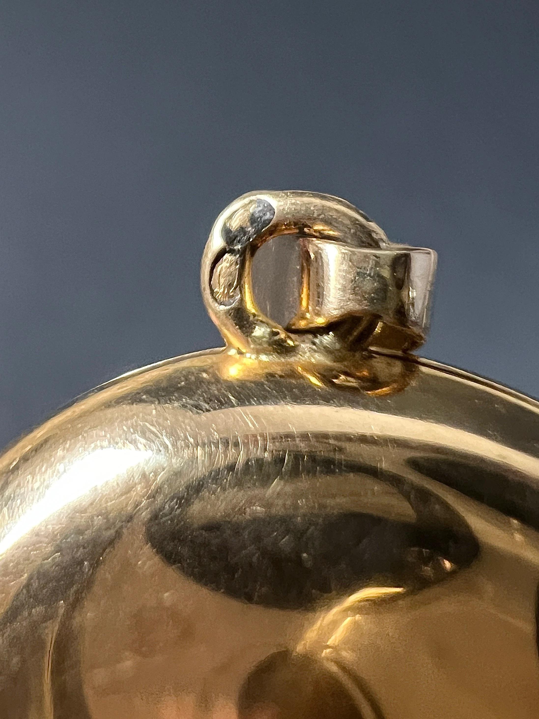 18ct Rose Gold French Stamped Victorian Era Oval Shaped Locket with Pearl Flower For Sale 4