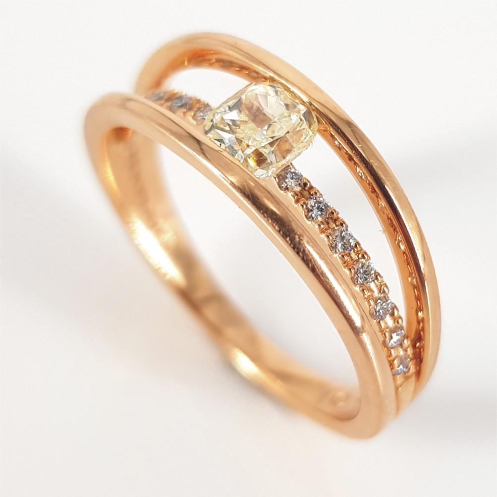 18ct Rose Gold Illusion Set Cushion Cut Diamond Ring For Sale 2