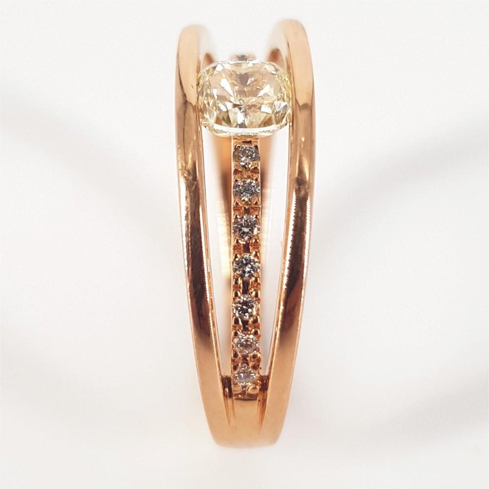 18ct Rose Gold Illusion Set Cushion Cut Diamond Ring For Sale 4