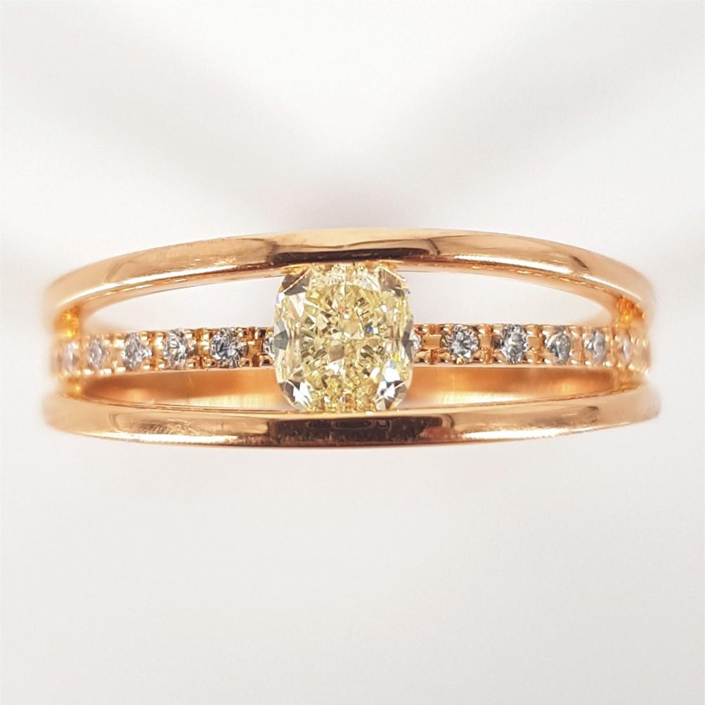 18ct Rose Gold Illusion Set Cushion Cut Diamond Ring For Sale 6
