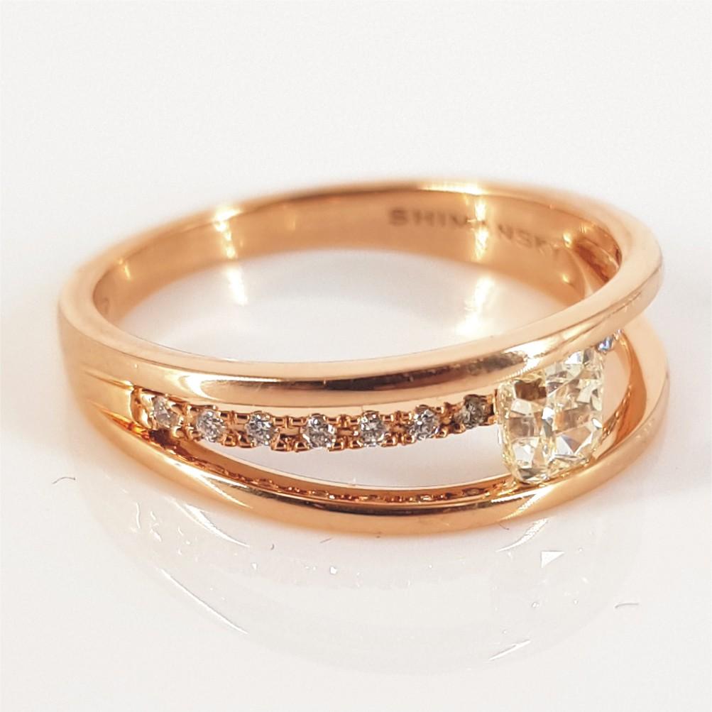 This sophisticated illusion set ring is set in 18carat Rose Gold and weighs 3.8grams. This ring features 1 Cushion Cut Diamond (WX Si1) weighing 0.48carat and 14 RBC Diamonds (GH vs-si) weighing a total of 0.09ct. The ring size is M