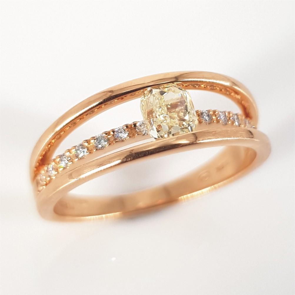 Modern 18ct Rose Gold Illusion Set Cushion Cut Diamond Ring For Sale