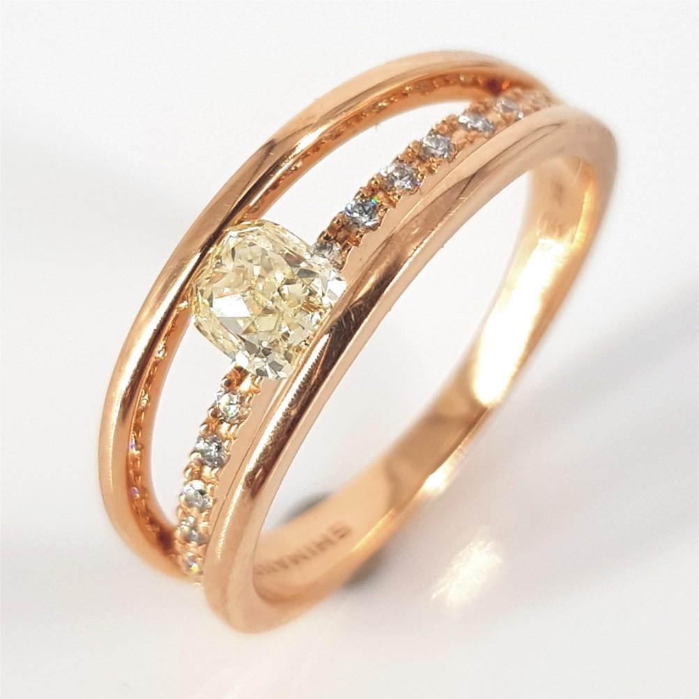 18ct Rose Gold Illusion Set Cushion Cut Diamond Ring For Sale 1