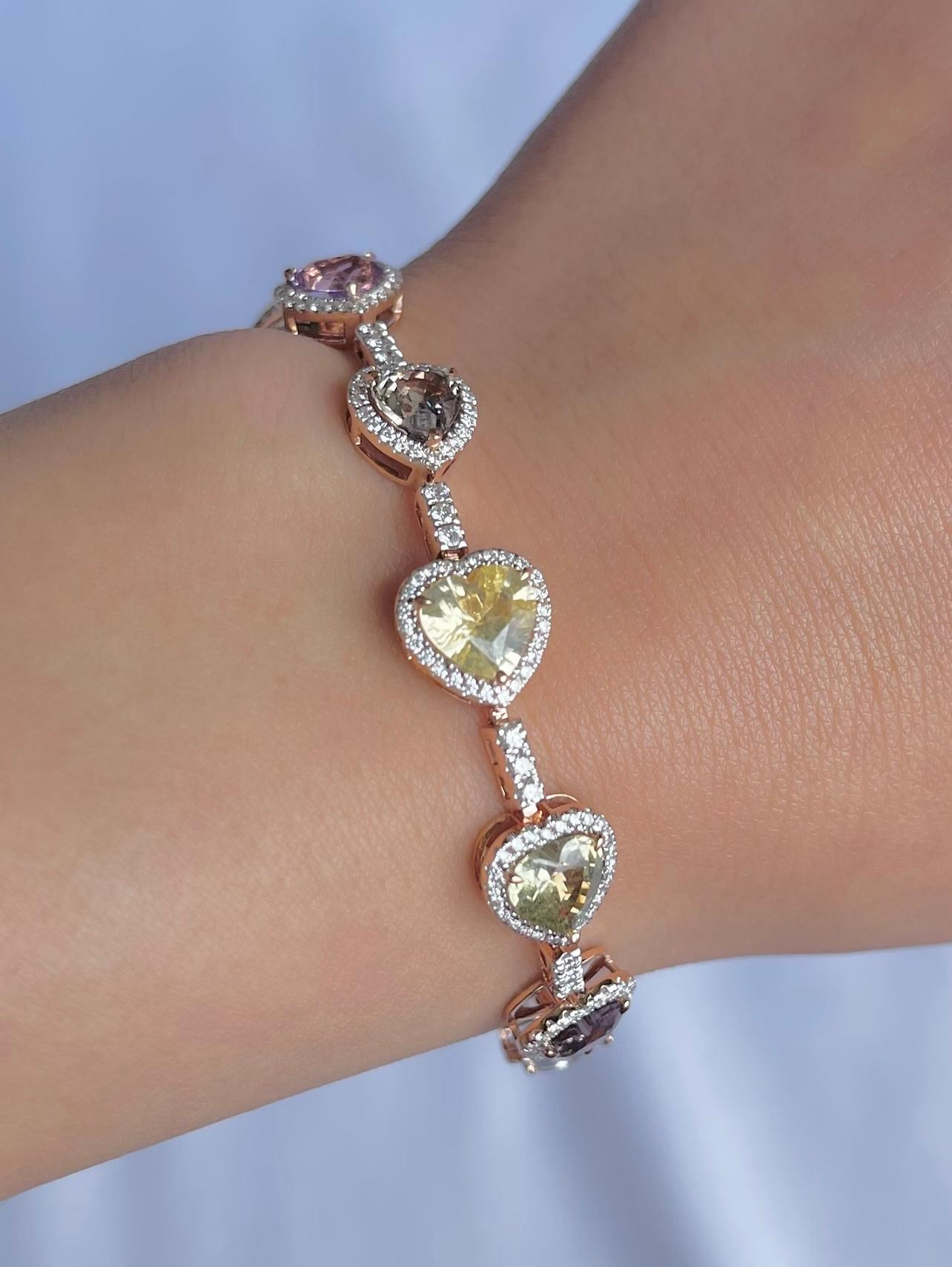Armband aus 18 Karat Roségold mit mehrfarbigem Saphir und Diamanten im Zustand „Neu“ im Angebot in Sydney, NSW