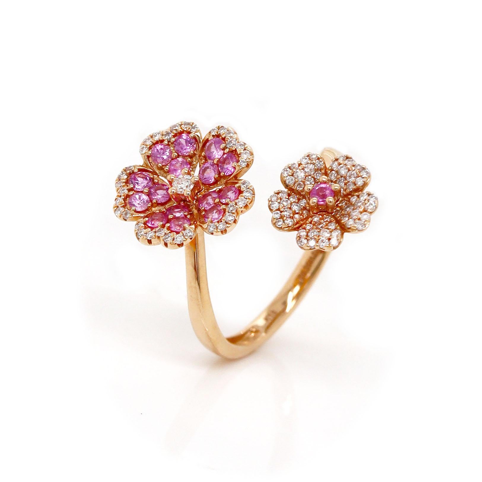 Anello Fiore in oro rosa 18ct con zaffiro rosa e diamante

Questo incantevole anello in oro rosa 18 ct presenta un grazioso design bypass, dove due fiori delicati si intrecciano elegantemente in una galleria aperta. Ogni fiore è incastonato con una