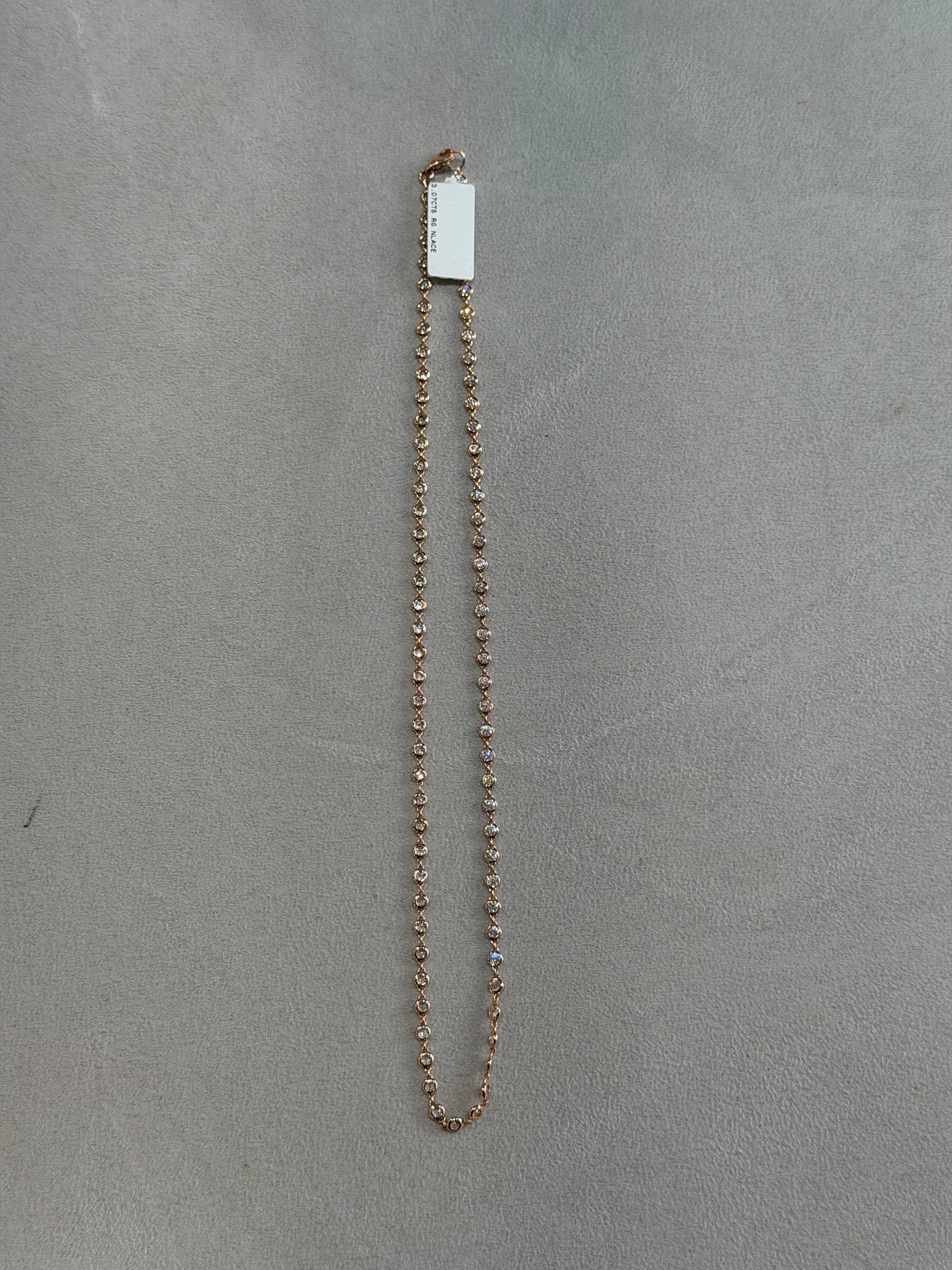 Ispirata all'equilibrio, alla serenità e alla luce interiore, la collana Collection'S è un'espressione poetica di minimalismo raffinato e grazia senza tempo. Ogni dettaglio è stato progettato per evocare un senso di forza tranquilla e di bellezza