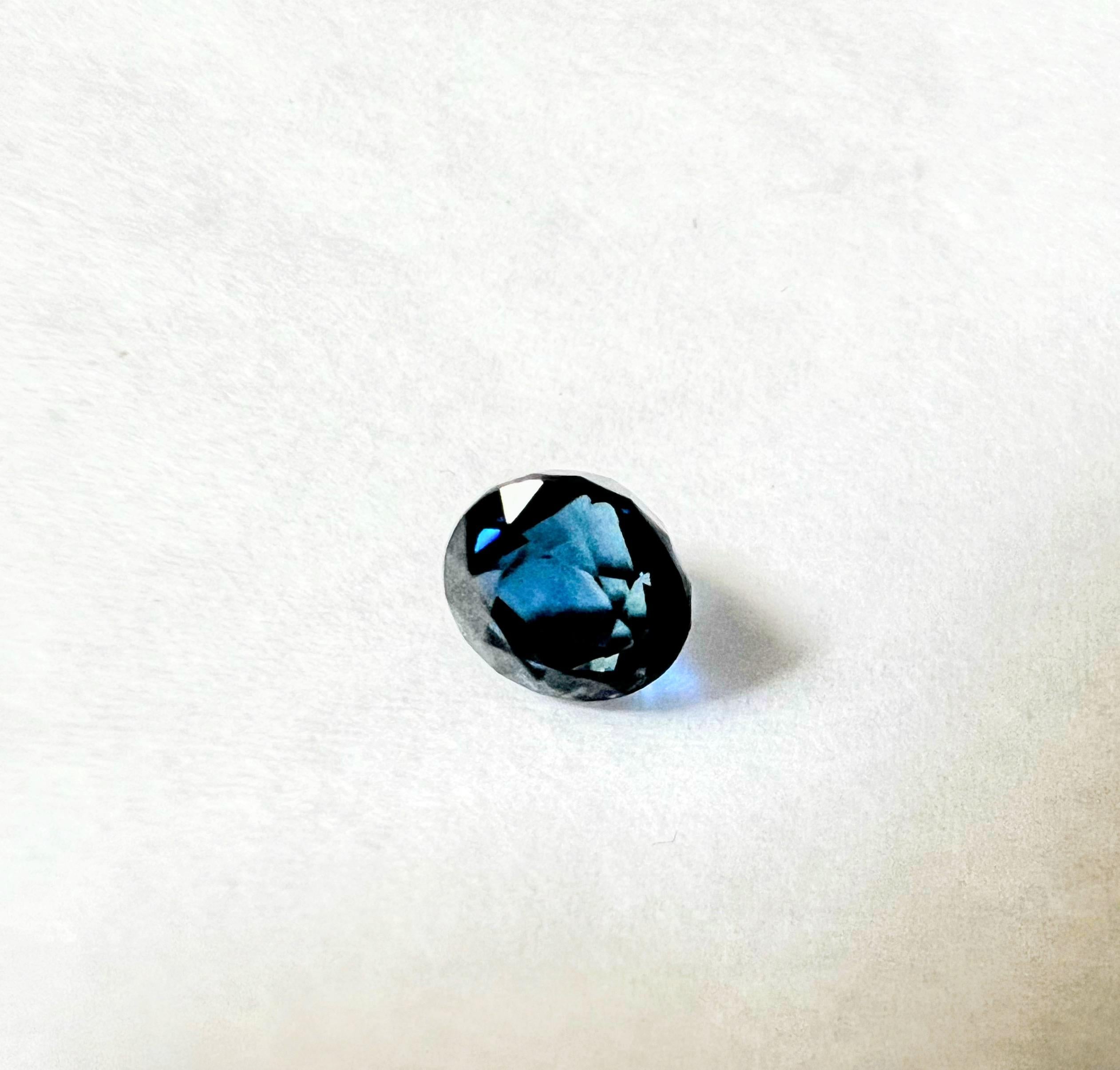 Gemma rotonda di zaffiro blu vivo Nature 1.8ct in vendita 3