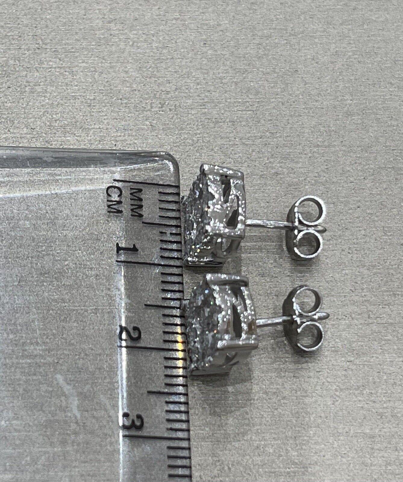 18 Karat massive Weißgold Diamant-Ohrringe 1 Karat runde Halo-Cluster-Ohrstecker 1 Karat im Zustand „Neu“ im Angebot in Ilford, GB