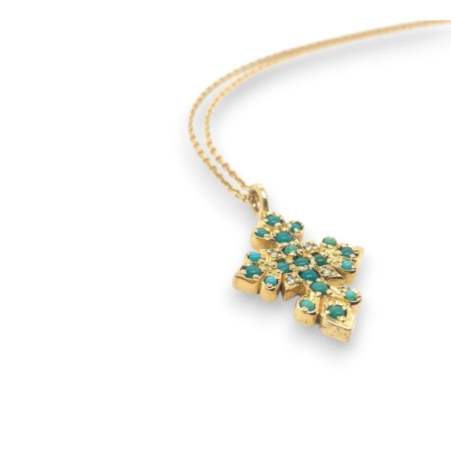 Artisan Collier pendentif croix en or jaune massif 18 carats avec turquoise et diamants en vente