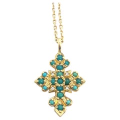 Collier croix en or jaune massif 18 carats avec turquoise et diamants 