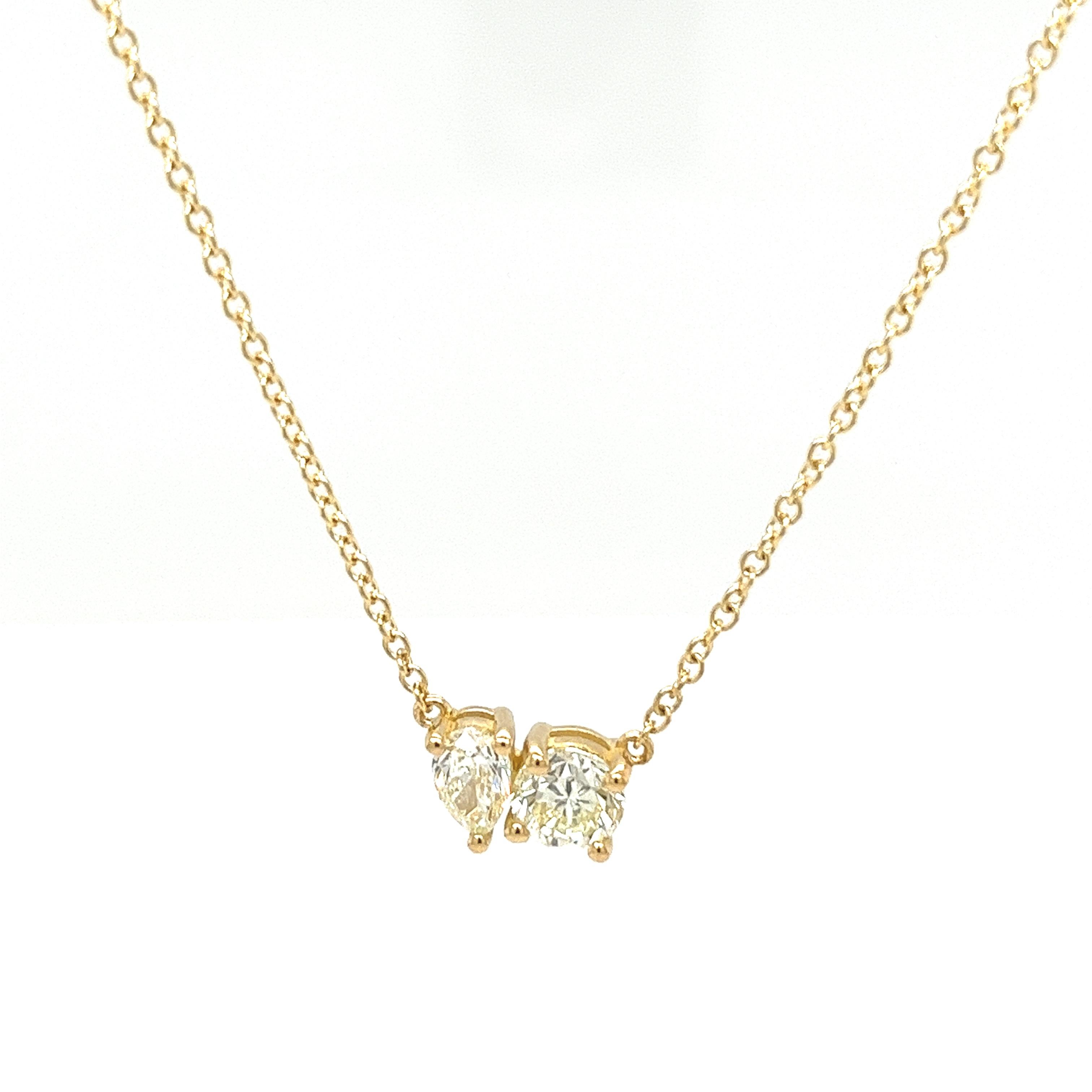 18ct Solid Yellow Gold Pear and Round Diamond Toi Et Moi Pendant Necklace In New Condition For Sale In London, GB