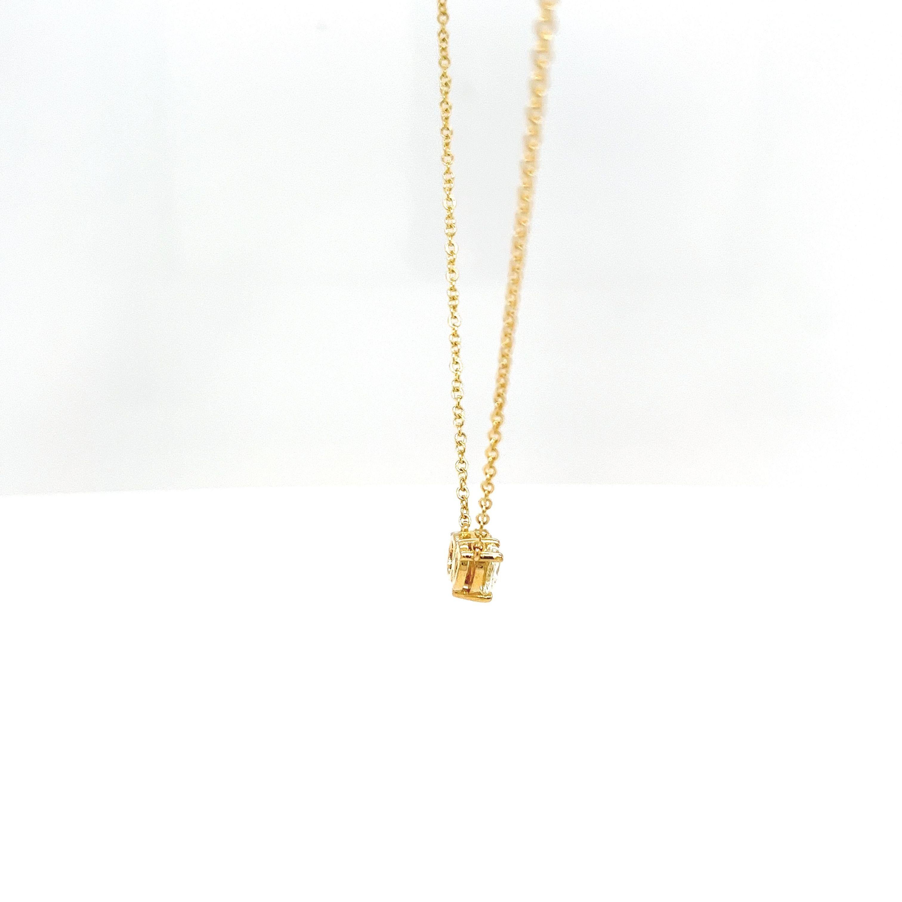 Toi et Moi, collier pendentif en or jaune massif 18 carats avec poire et diamants ronds Pour femmes en vente