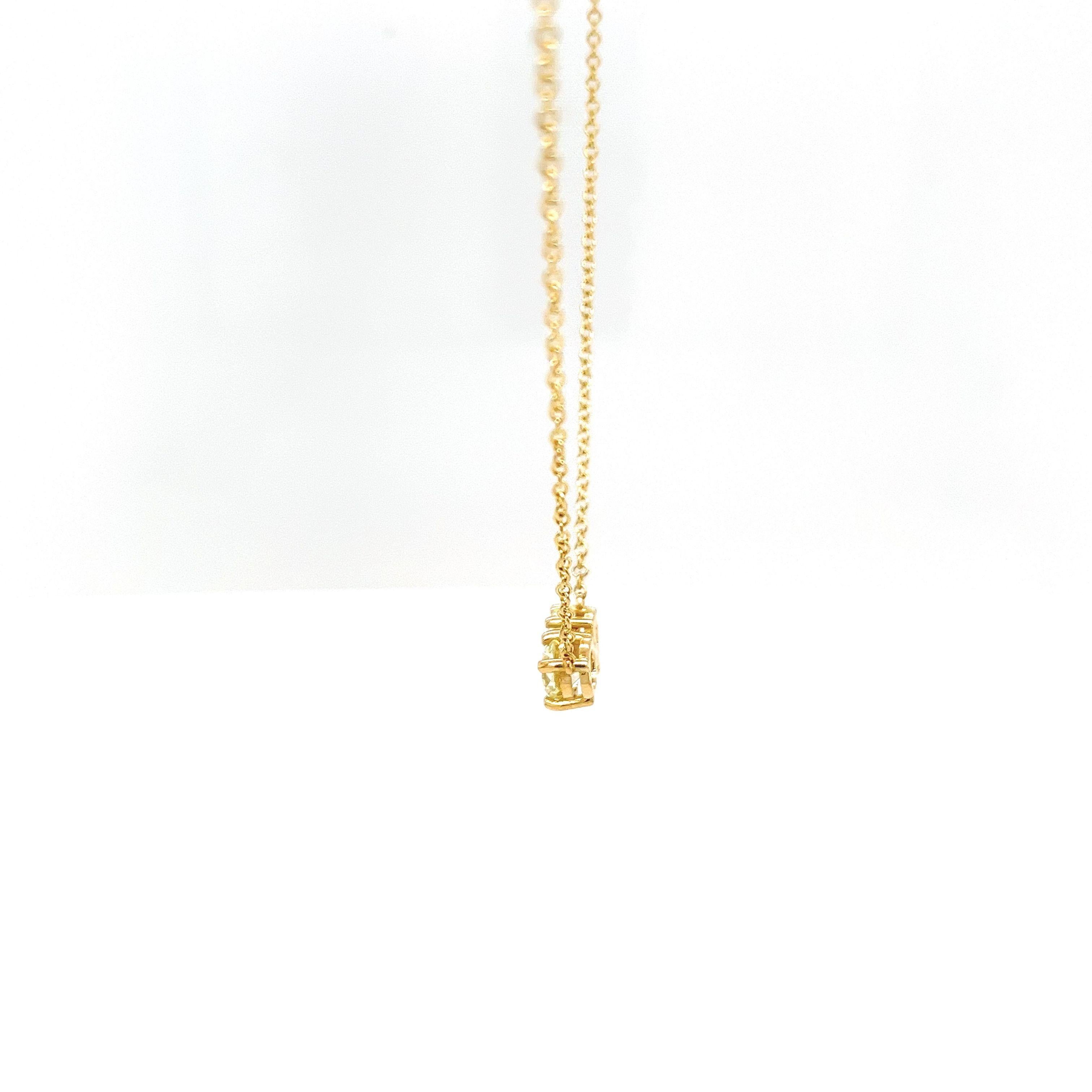 Toi et Moi, collier pendentif en or jaune massif 18 carats avec poire et diamants ronds en vente 2