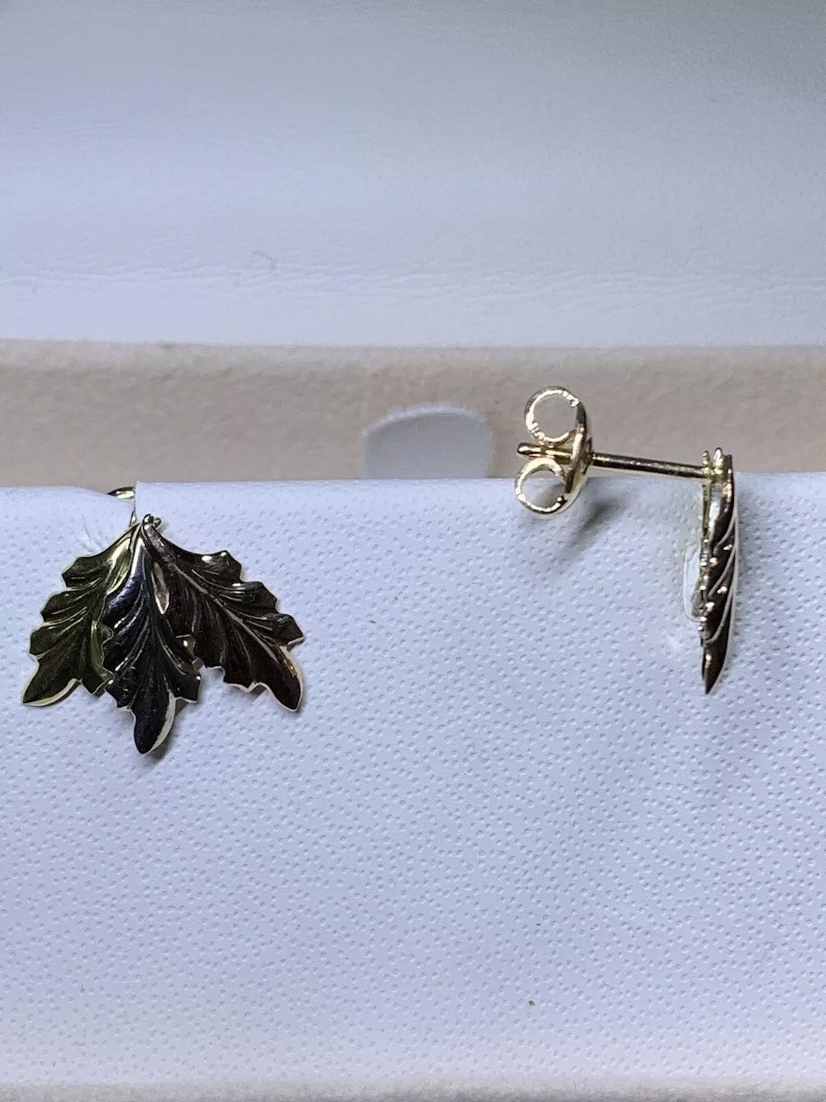 18ct Trinity Leaves Designed Stud Earrings Yellow Rose And White Gold In New Condition For Sale In London, GB