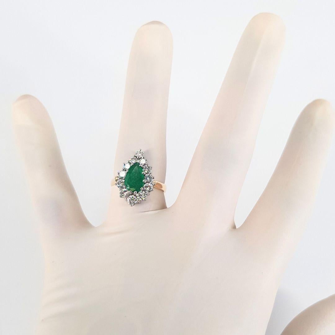18ct WHITE AND YELLOW GOLD EMERALD RING  For Sale 1