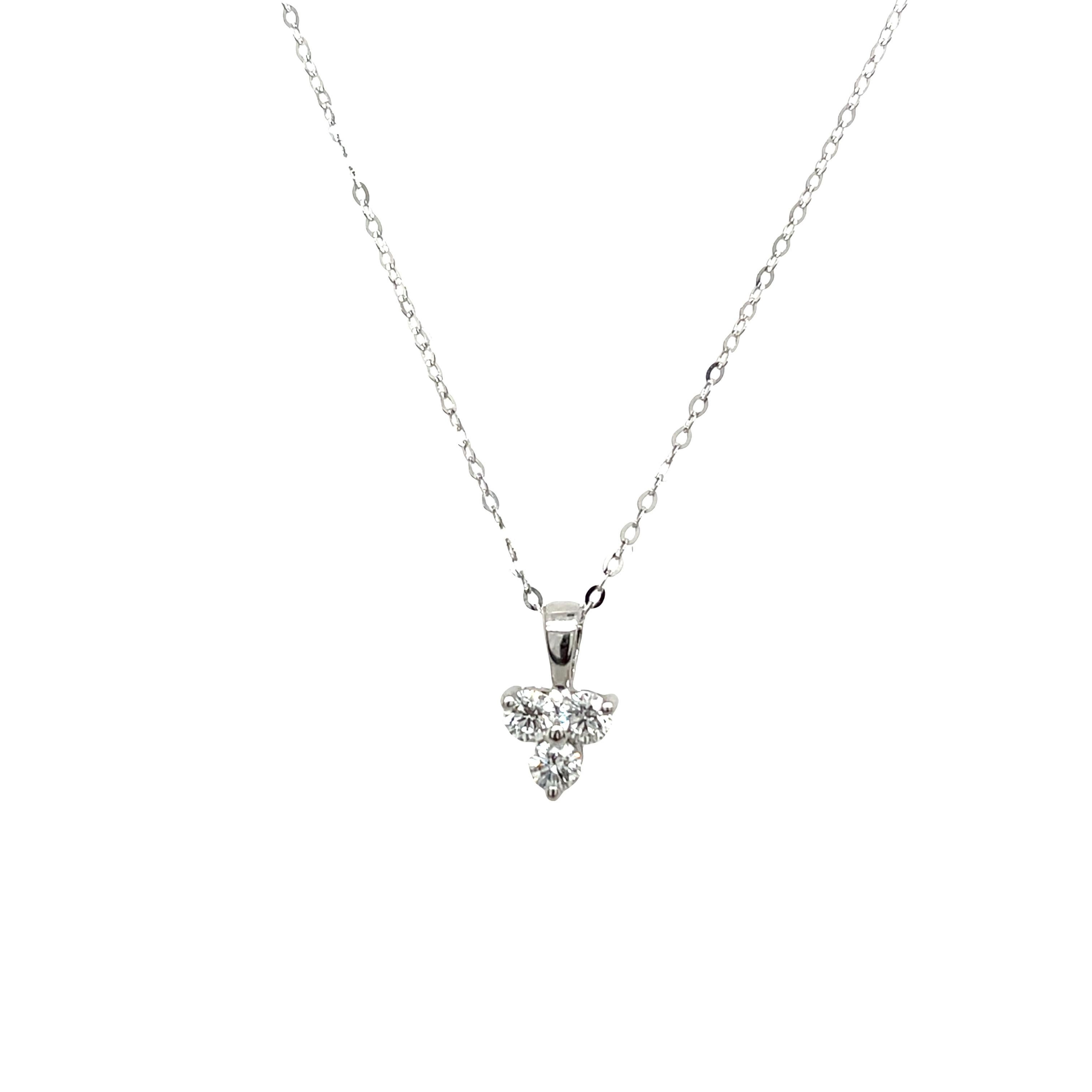 18ct White Diamond Pendant Set With 3 Natural Diamonds im Angebot