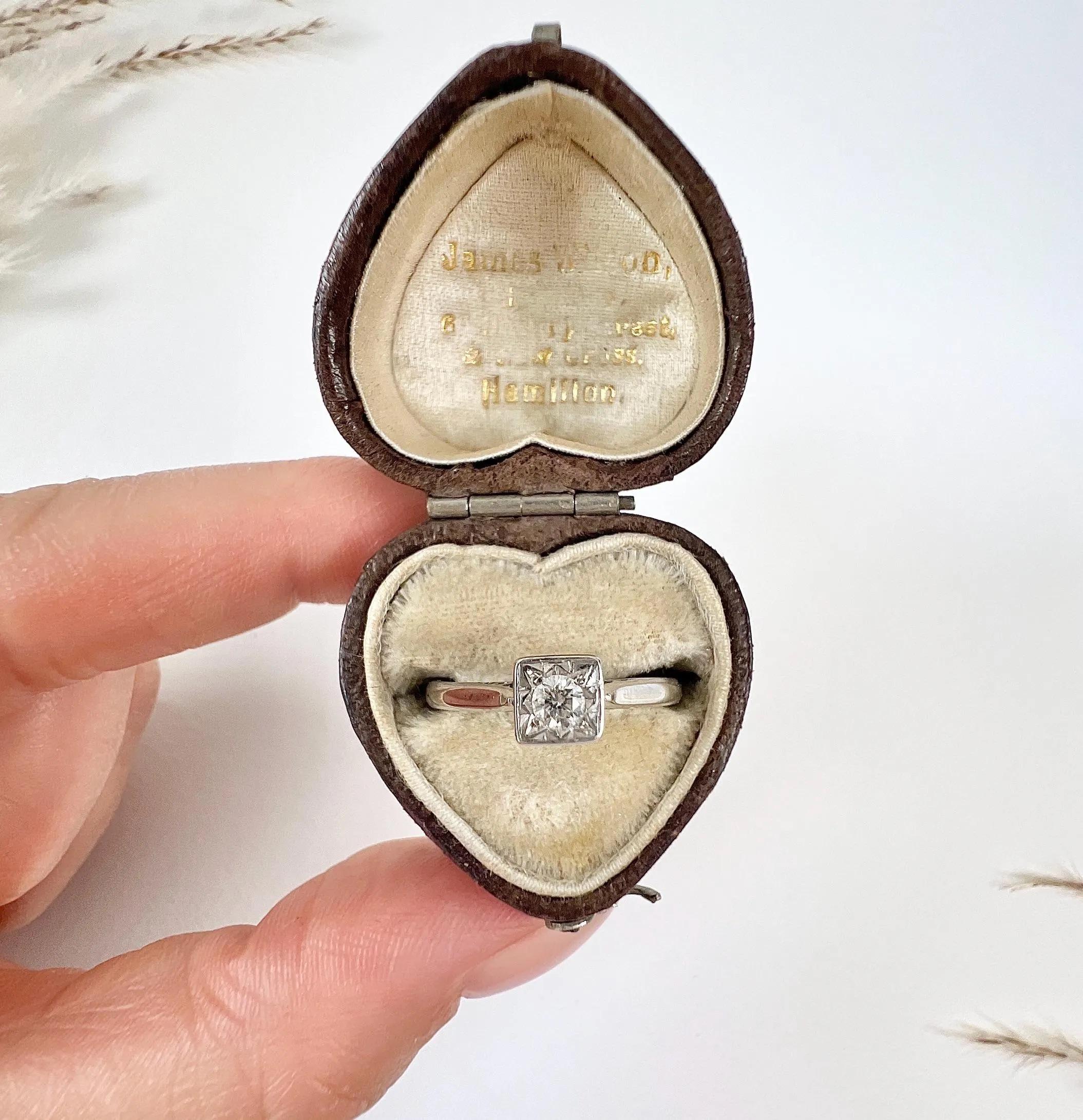 18ct White Gold 0.15ct Square Set Single Stone Diamond Ring Hallmarked 1938 For Sale 5
