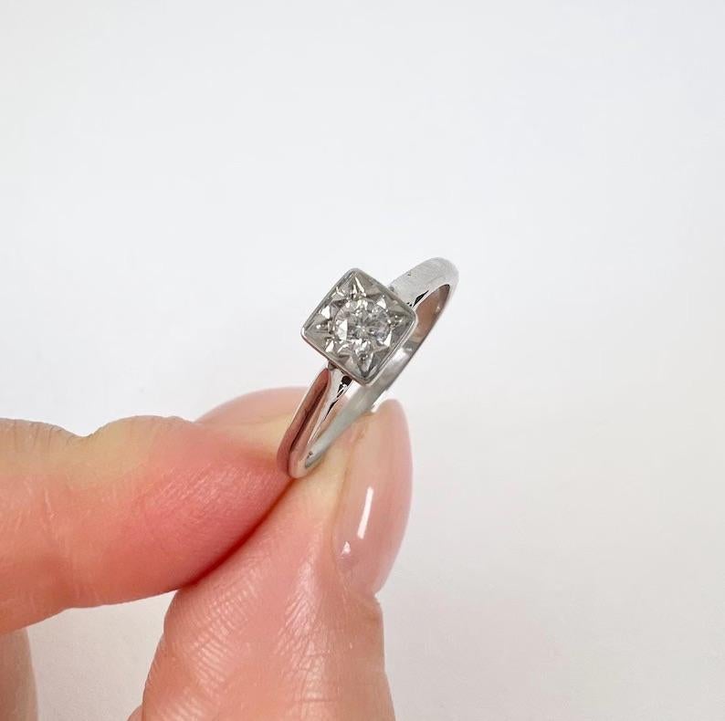 18ct White Gold 0.15ct Square Set Single Stone Diamond Ring Hallmarked 1938 For Sale 6