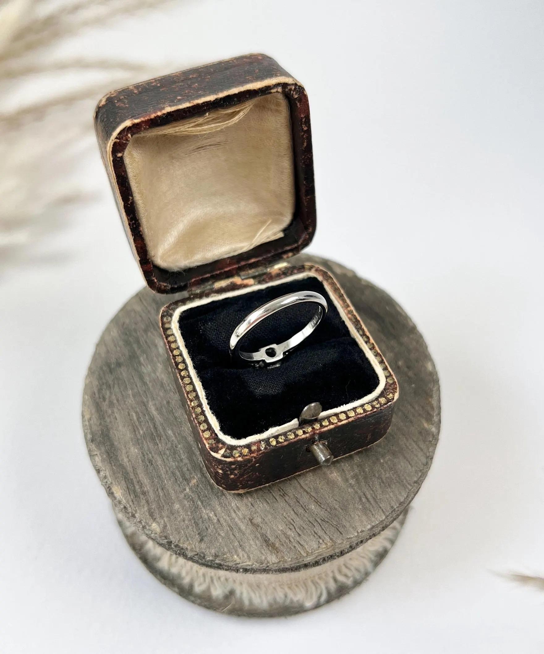 Women's or Men's 18ct White Gold 0.15ct Square Set Single Stone Diamond Ring Hallmarked 1938 For Sale