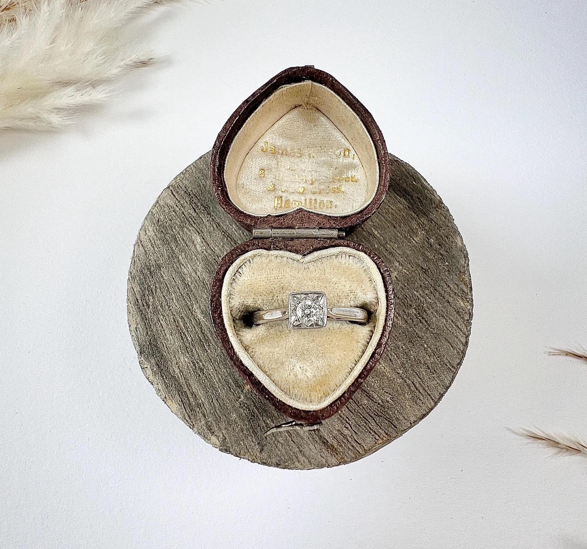18ct White Gold 0.15ct Square Set Single Stone Diamond Ring Hallmarked 1938 For Sale 1
