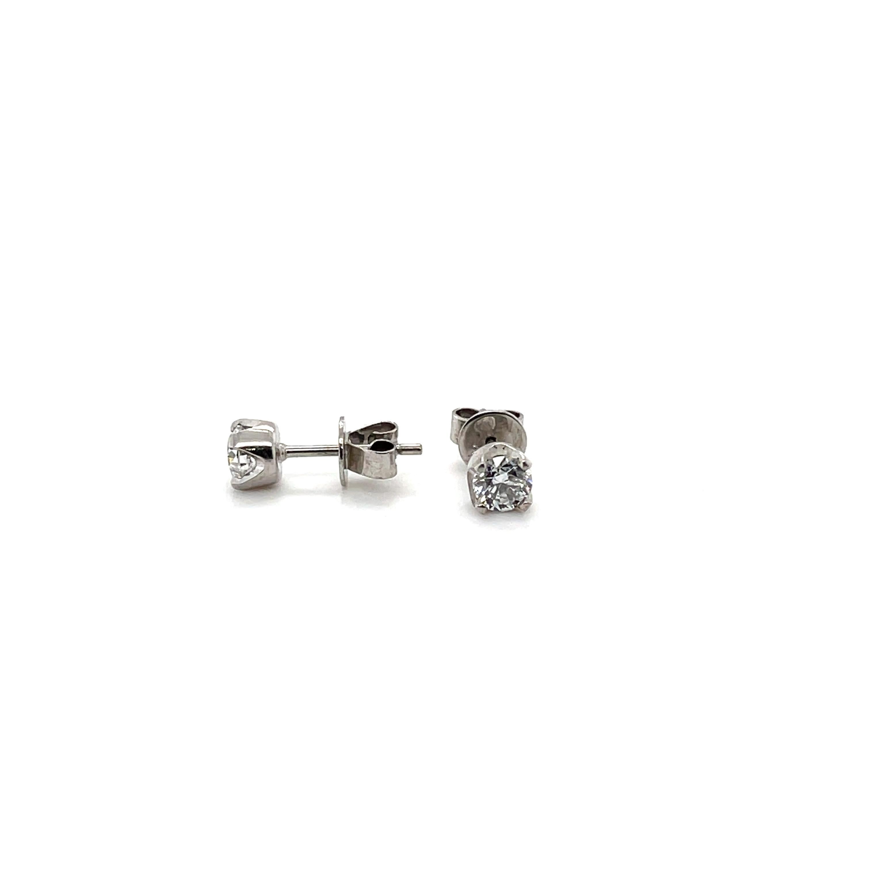 Contemporary 18ct White Gold 0.85ct Diamond Stud Earrings For Sale