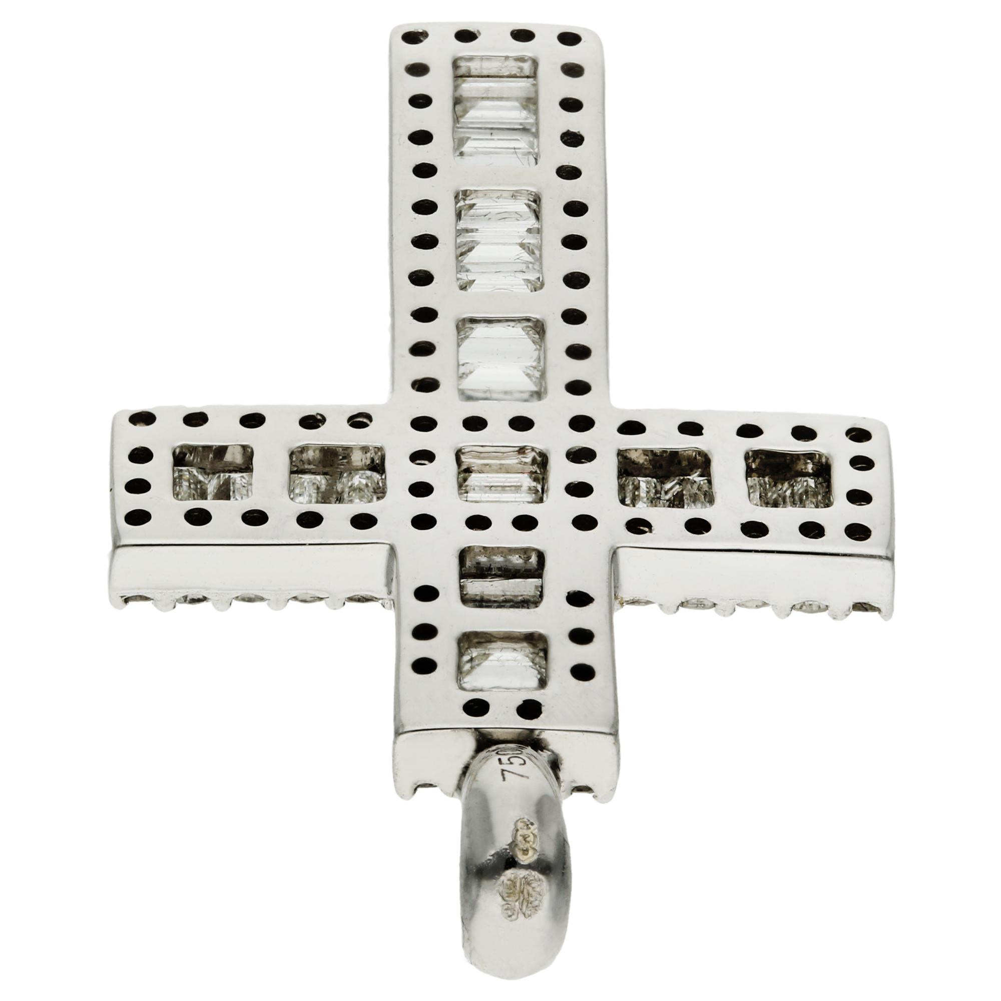 Women's 18ct White Gold 1.00ct Diamond Cross Pendant For Sale