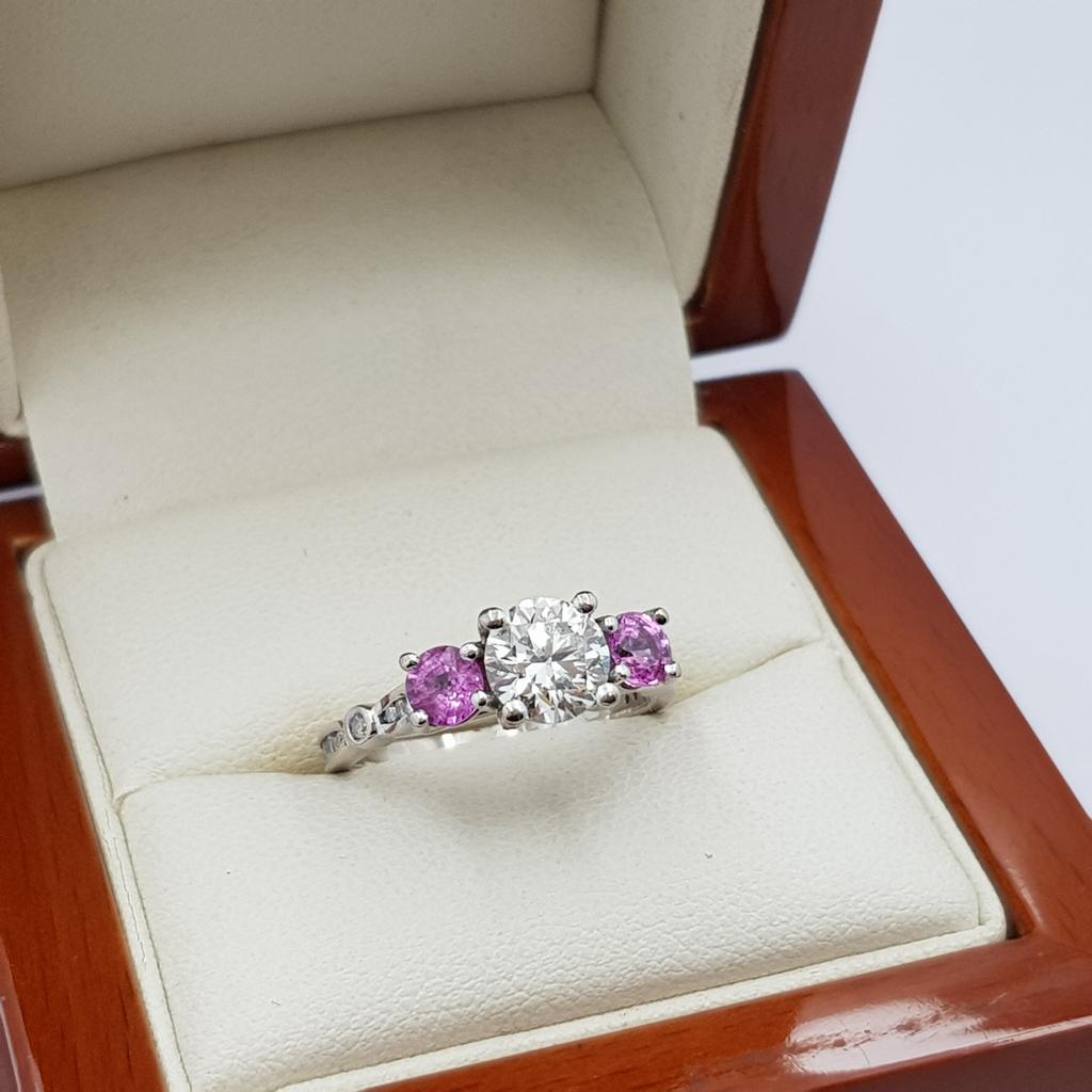 18ct White Gold 1.0ct Diamond & Pink Sapphire Ring GIA Certified For Sale 4