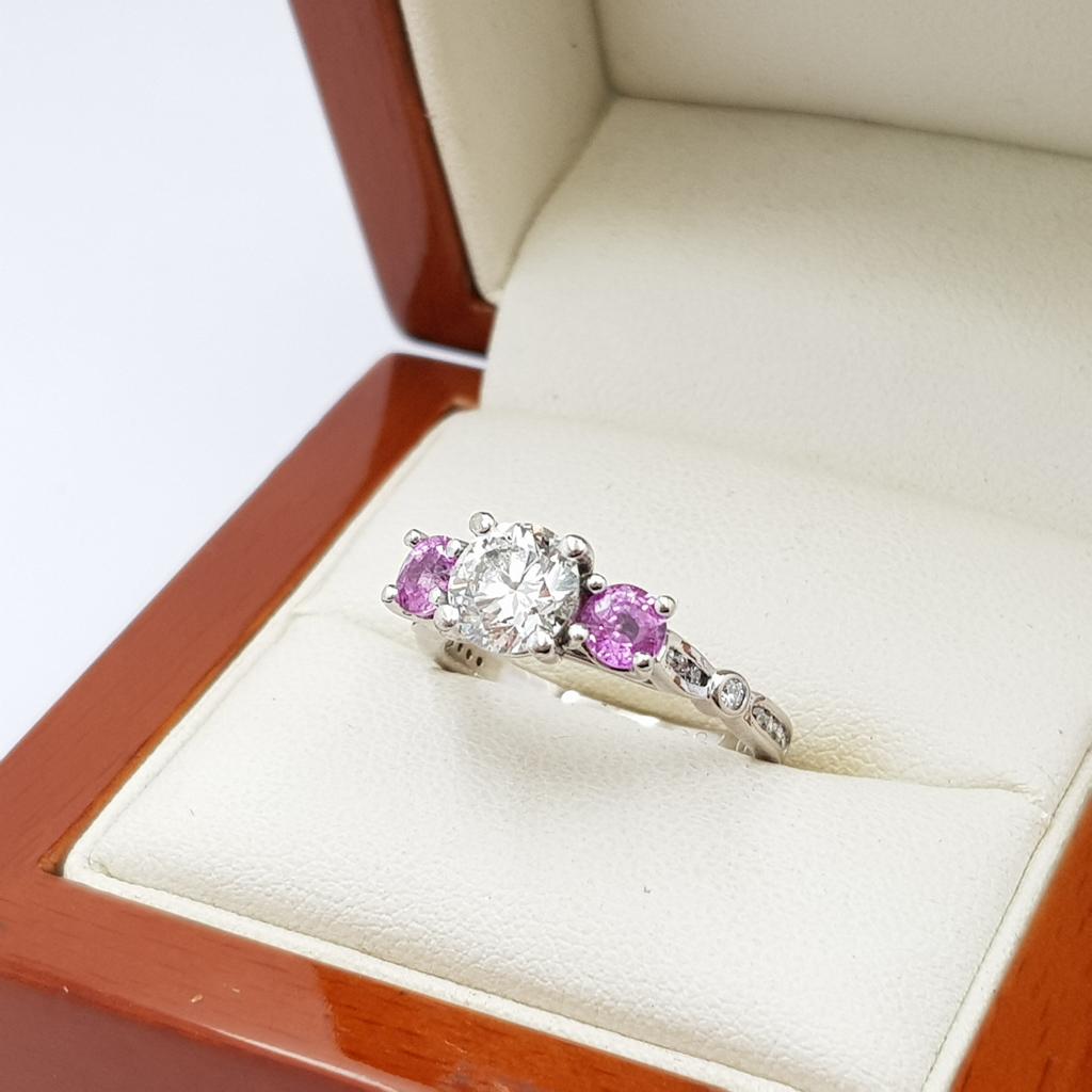 18ct White Gold 1.0ct Diamond & Pink Sapphire Ring GIA Certified For Sale 5