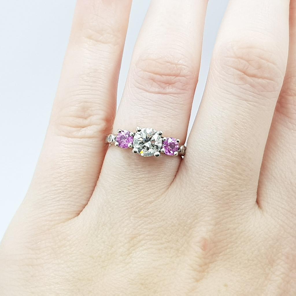 Modern 18ct White Gold 1.0ct Diamond & Pink Sapphire Ring GIA Certified For Sale
