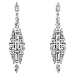 Boucles d'oreilles pendantes d'inspiration Art Déco en or blanc 18ct et diamant de 1,75ct 