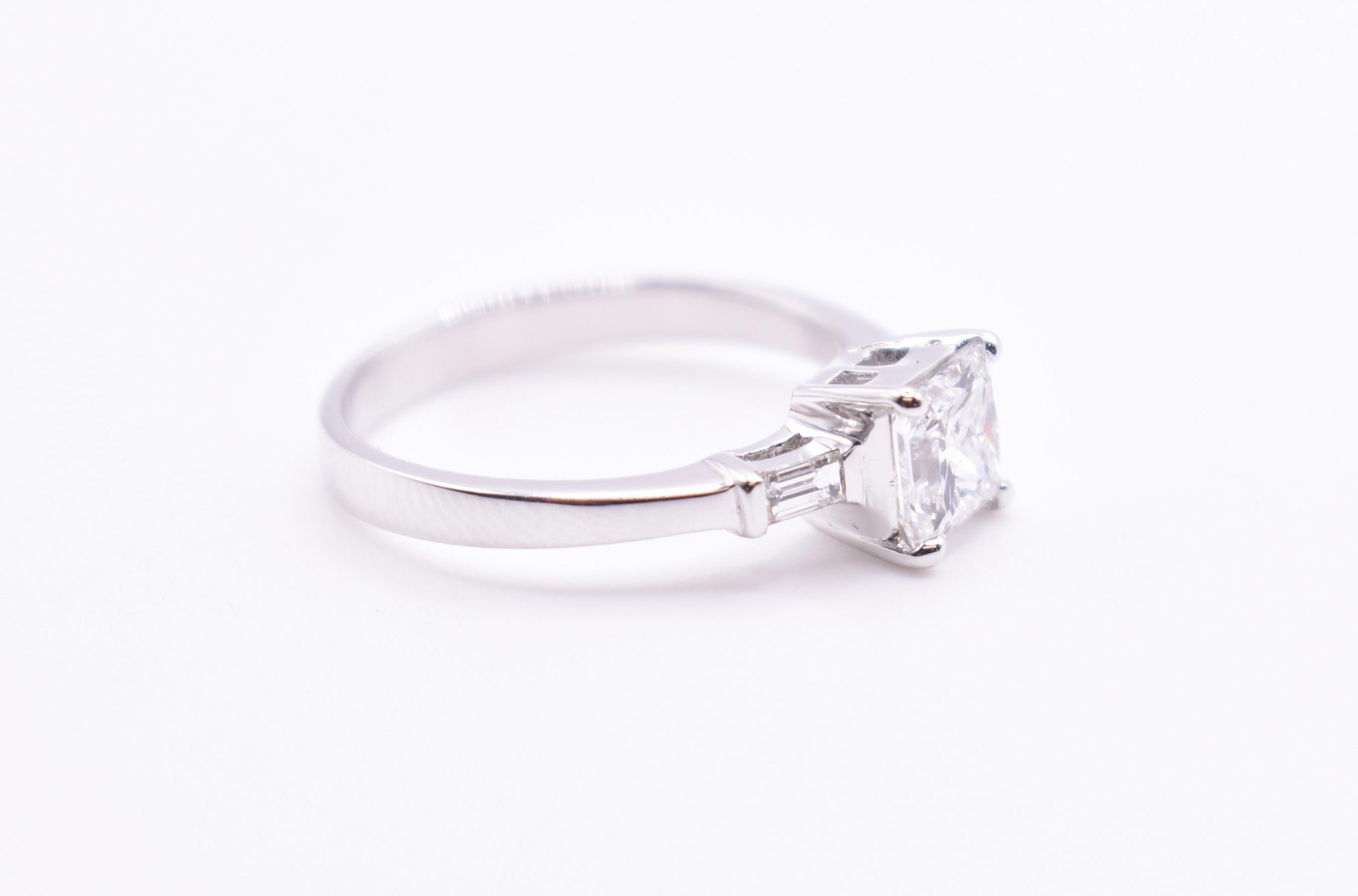  18ct White Gold 1ct Princess Cut Diamond Engagement Ring In Excellent Condition For Sale In Chelmsford, GB