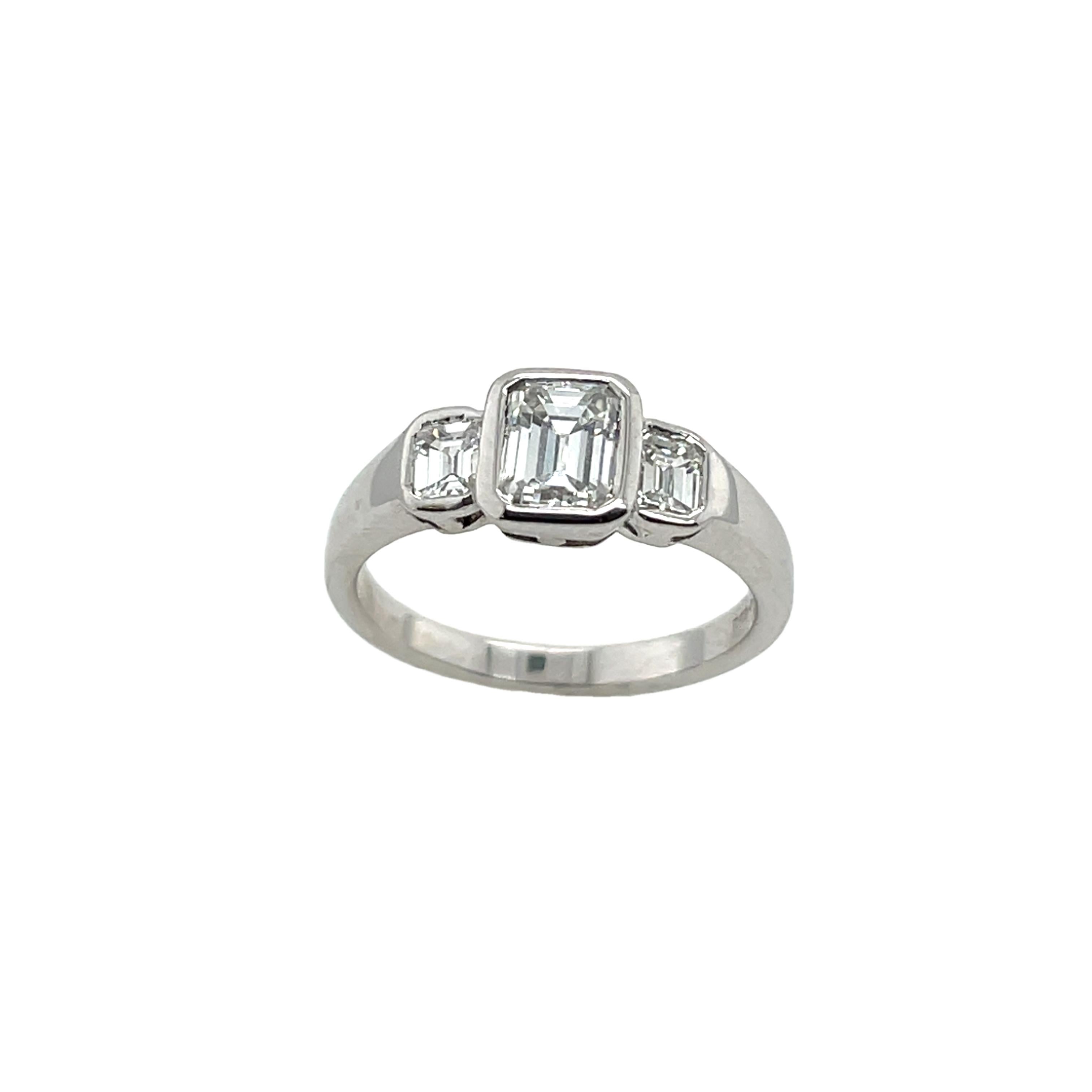 18ct White Gold 3-Stone Ring, Set In 18ct White Gold 2