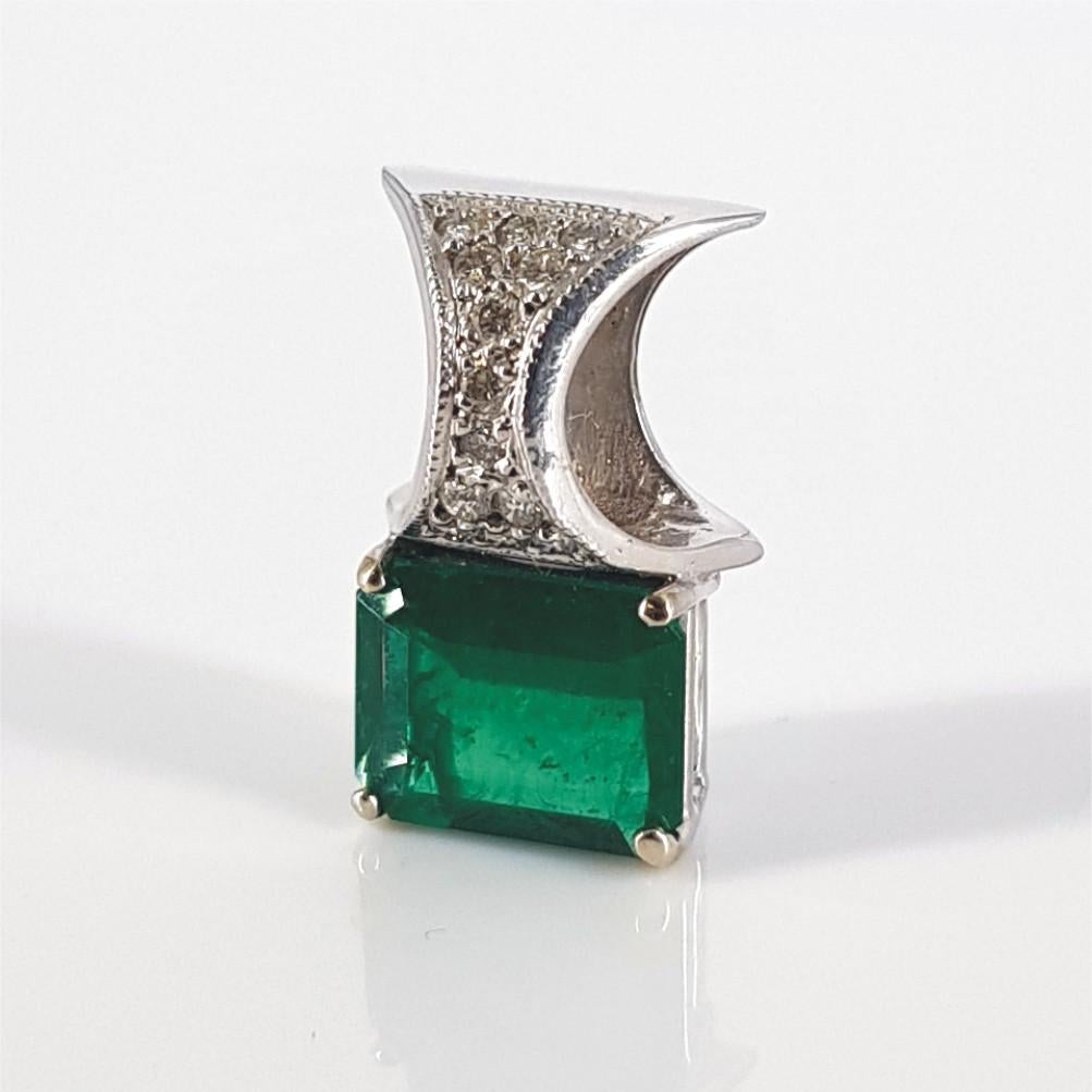 Women's or Men's 18ct White Gold 3.09CT Emerald & Diamond Pendant For Sale