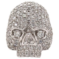 Bague crâne en or blanc 18CT 4.00CT diamants