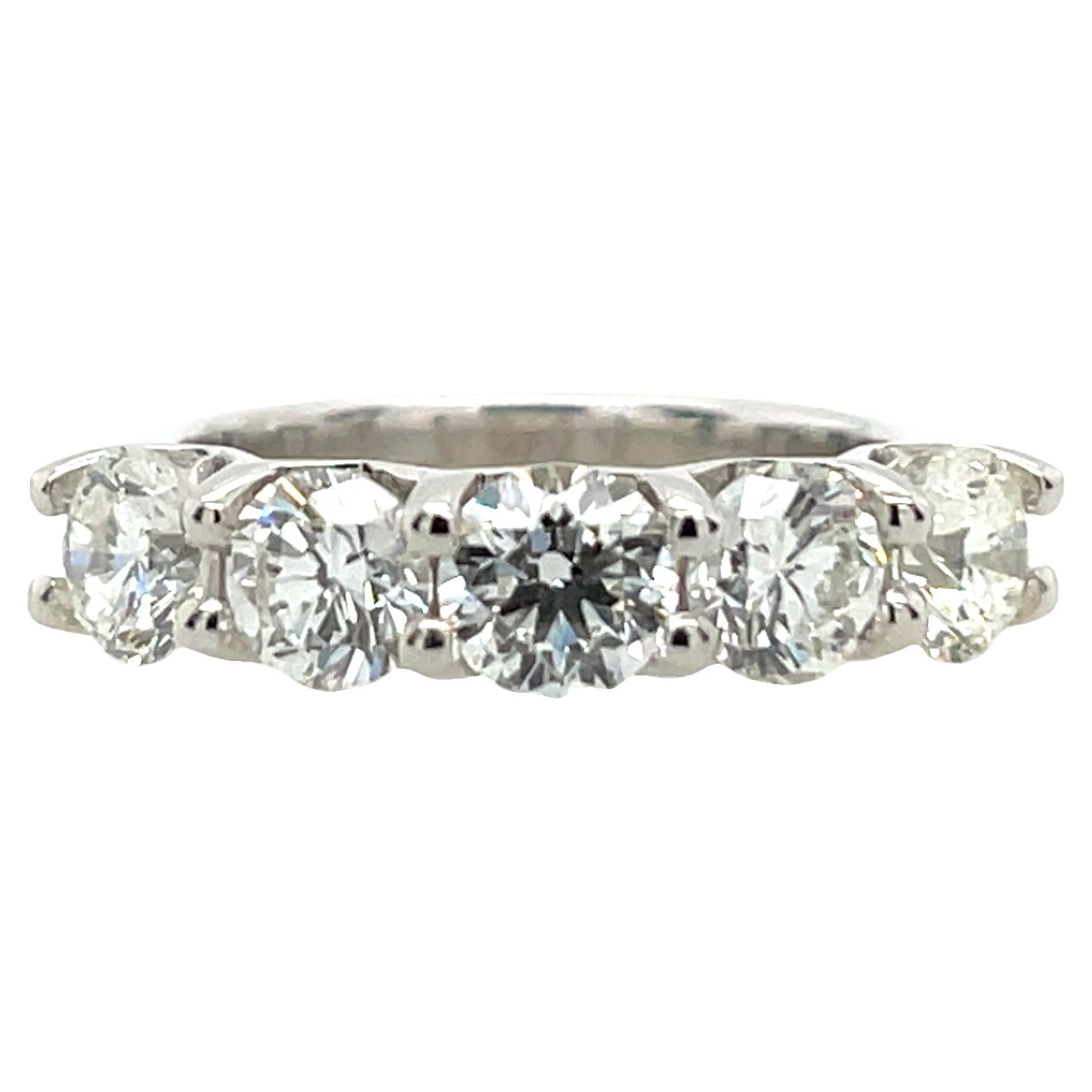 18 Karat Weißgold 5-Stein-Diamantring, gefasst mit 2,66 Karat natürlichen Diamanten