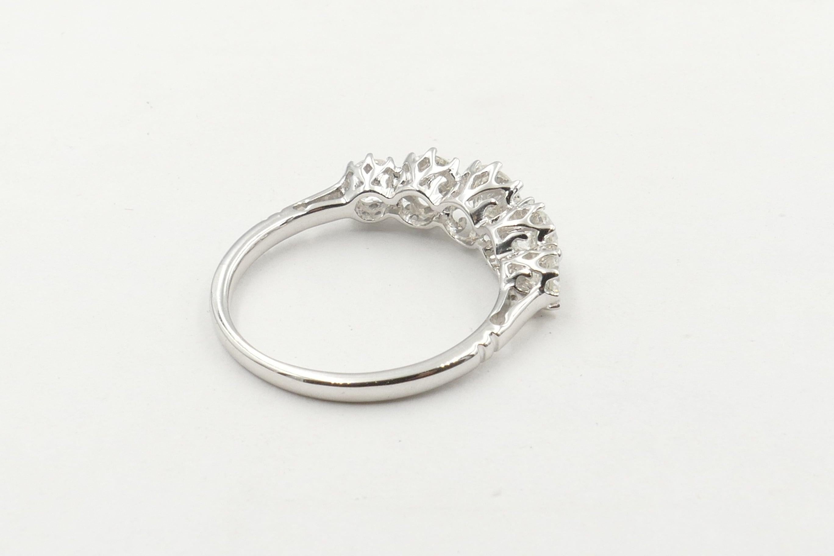 18ct white gold ring