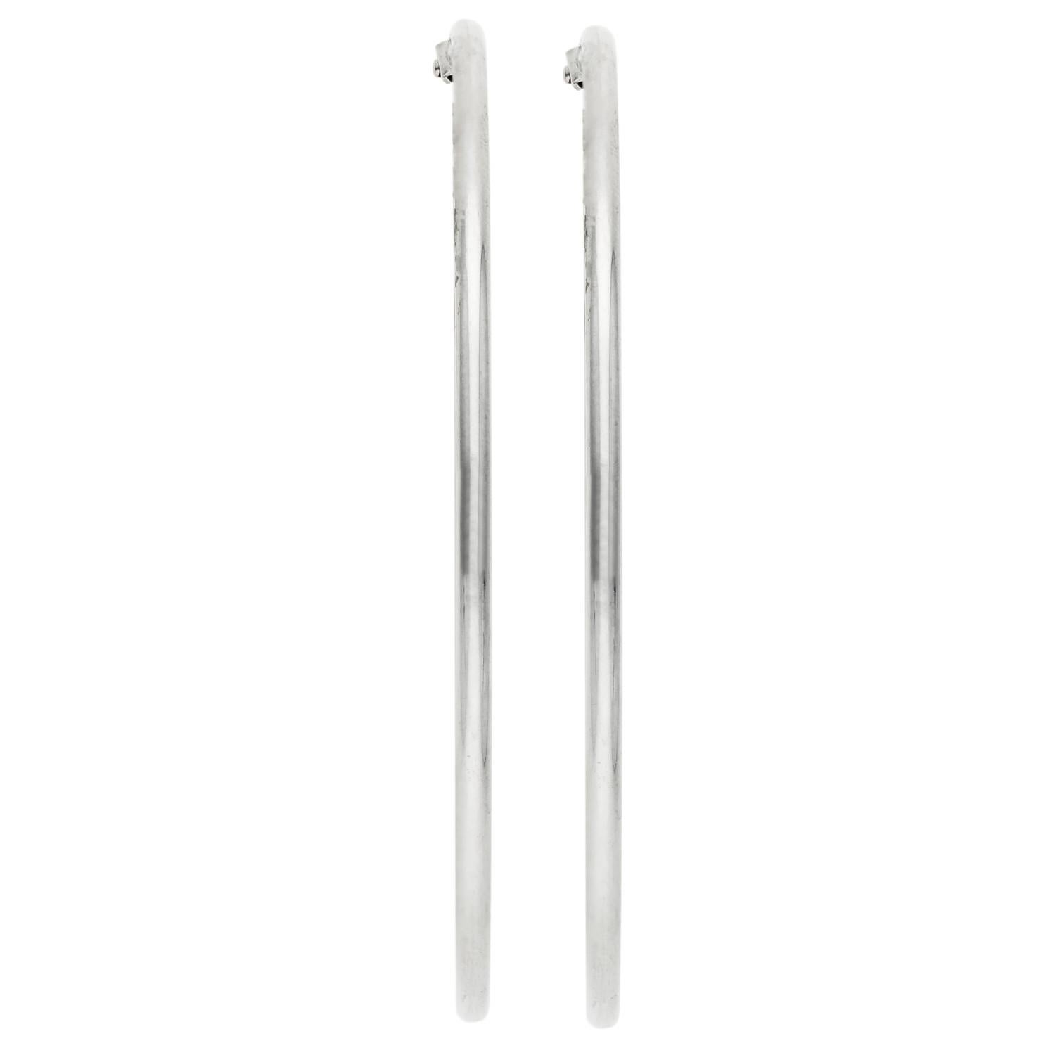 18ct White Gold 5.5cm Hoop Earrings In Good Condition For Sale In Birmingham, GB