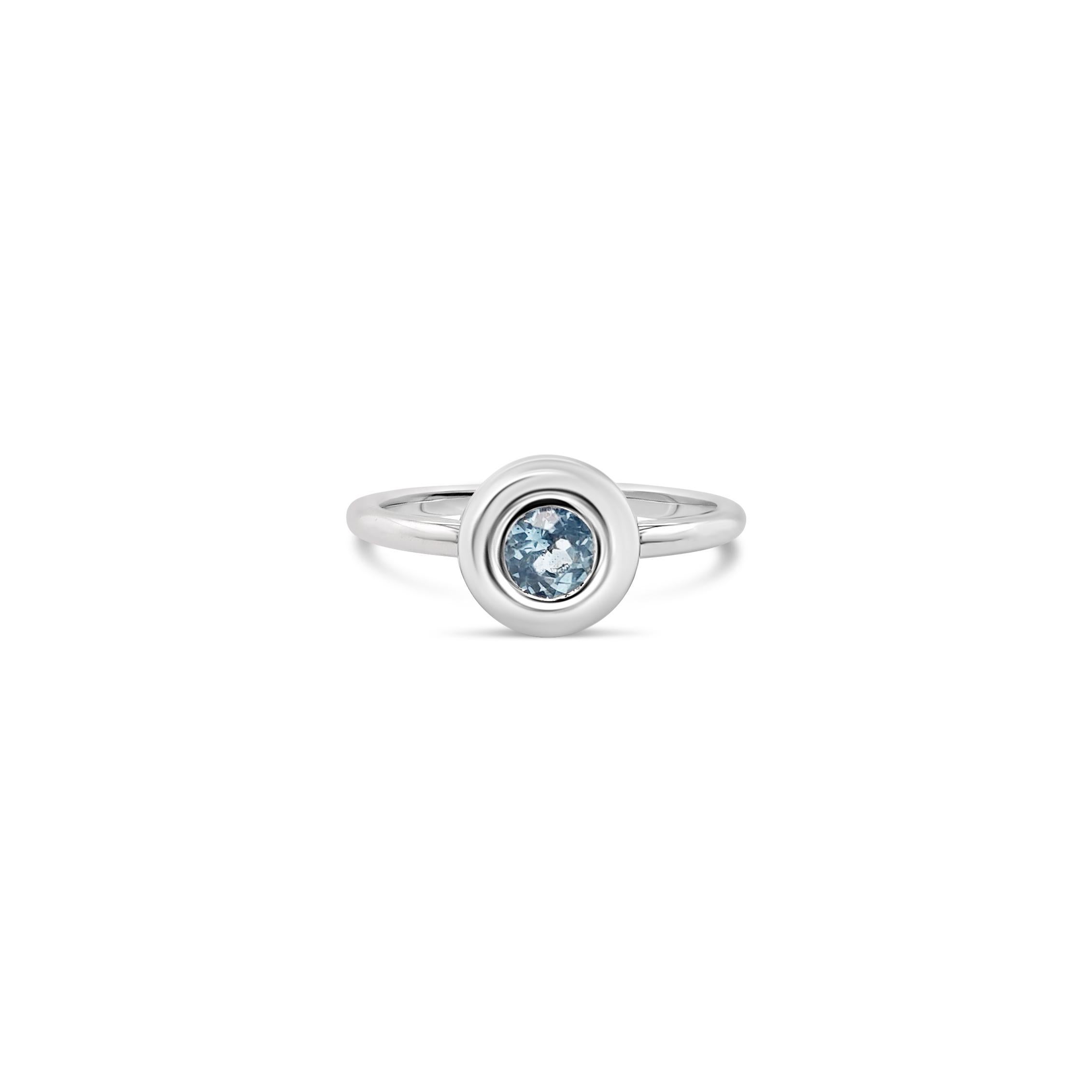For Sale:  18ct White Gold and Aquamarine Ring 