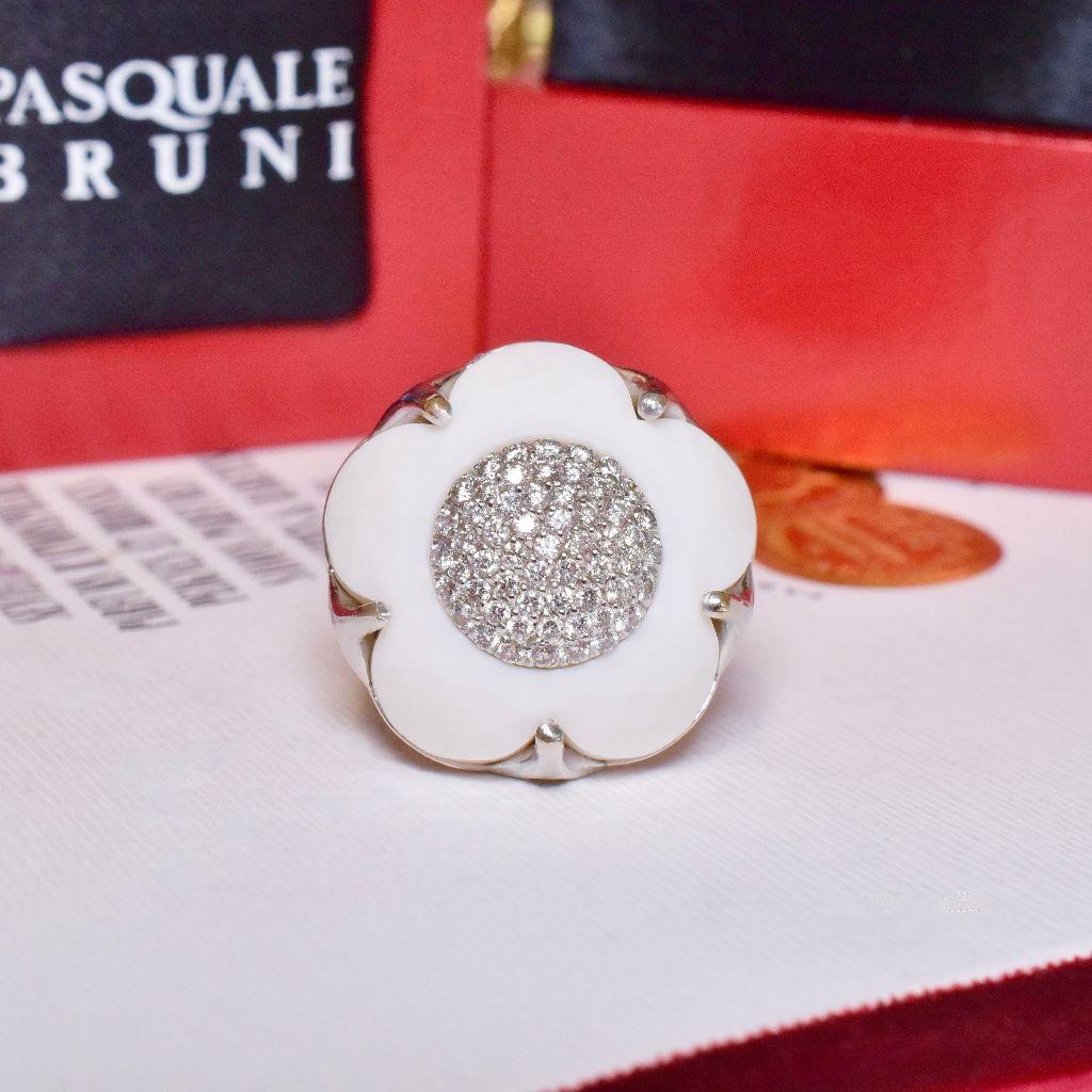 18ct White Gold And Diamond ’Bon Ton’ Ring By ‘Pasquale Bruni In Excellent Condition For Sale In NEW TOWN, AU