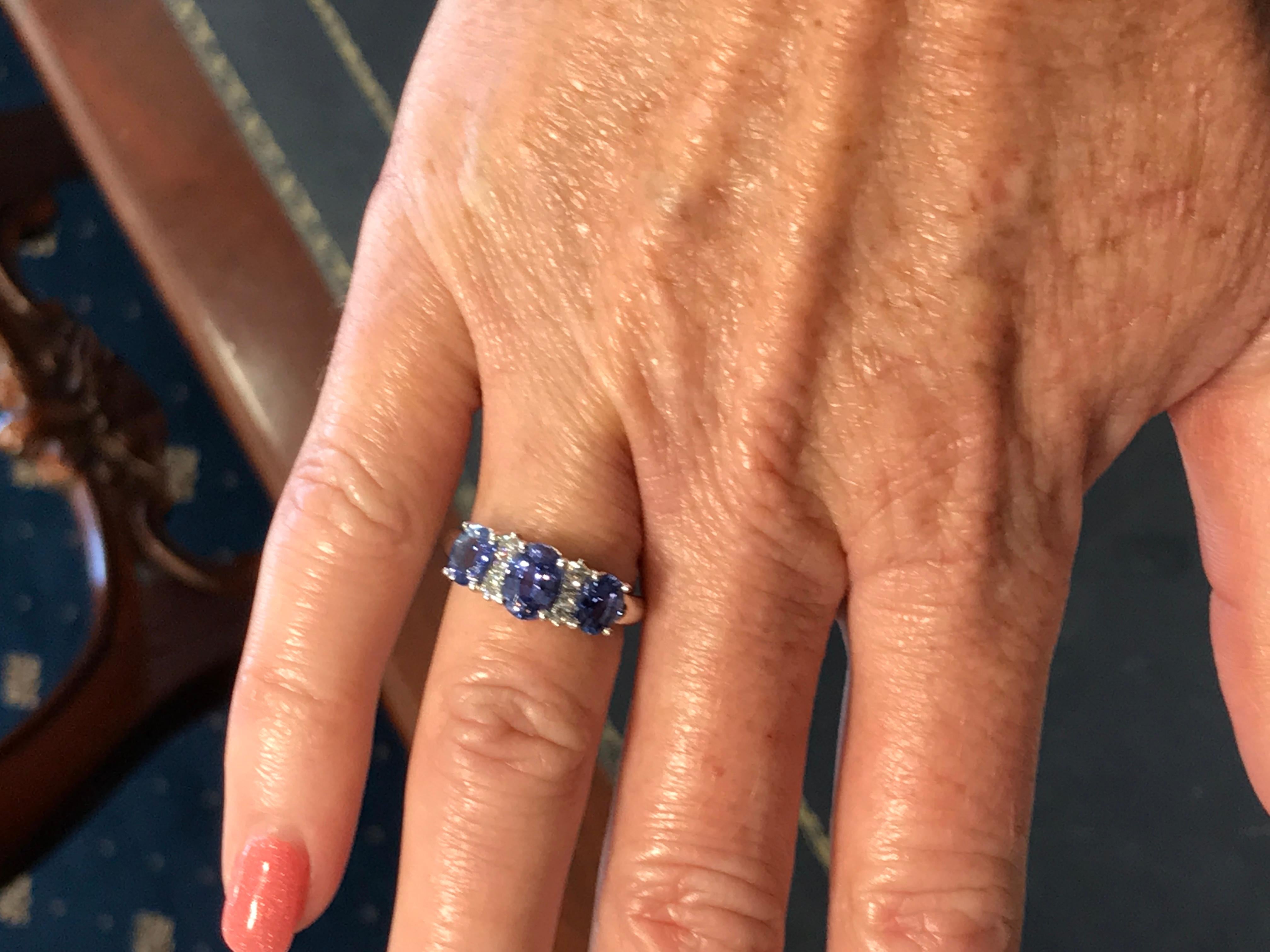 18 Carat White Gold and Oval Ceylon Sapphire and Brilliant Cut Diamond Ring In New Condition In Armadale, Victoria