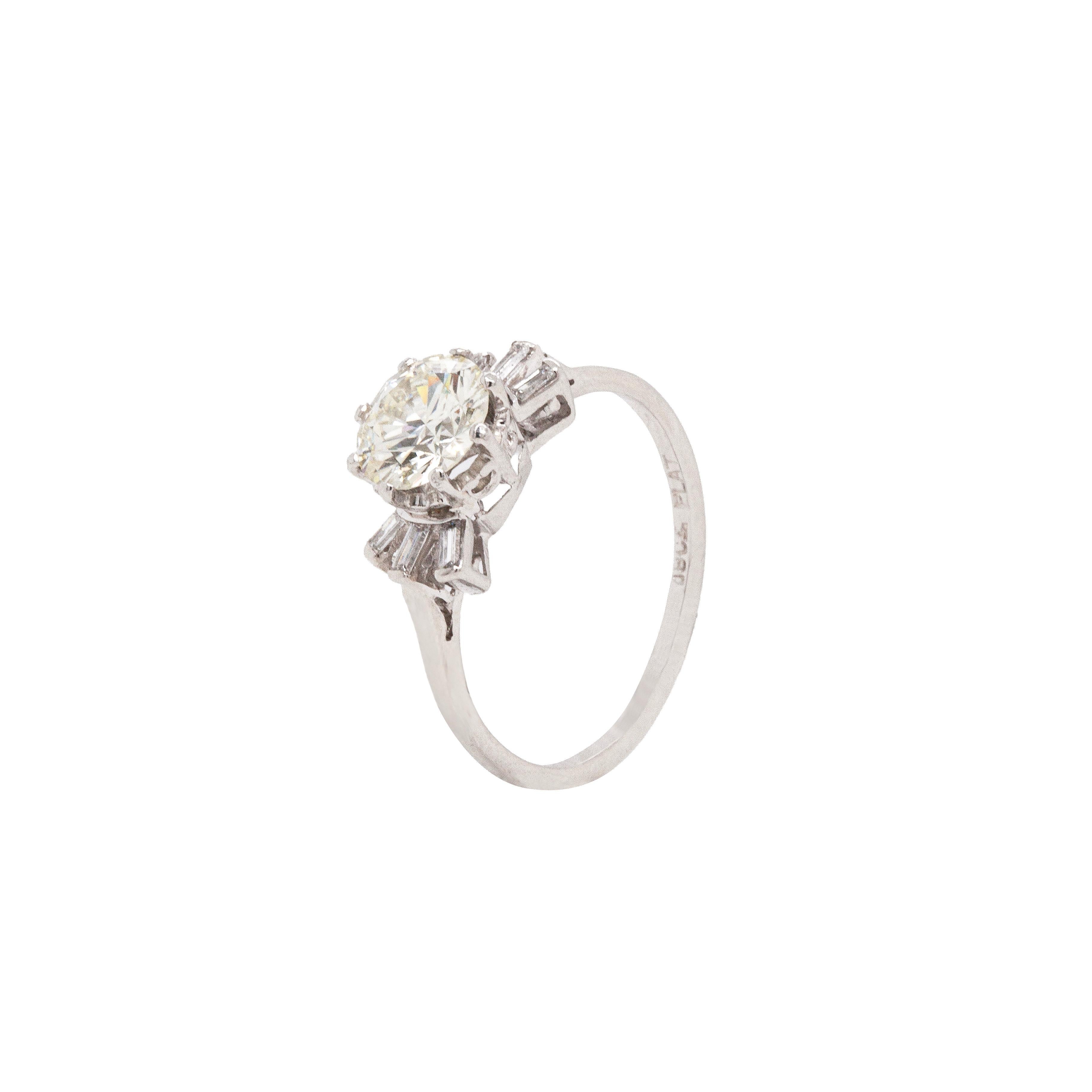 Retro 18ct White Gold and Platinum 1960s 1.32ct Diamond Cluster Engagement Ring For Sale
