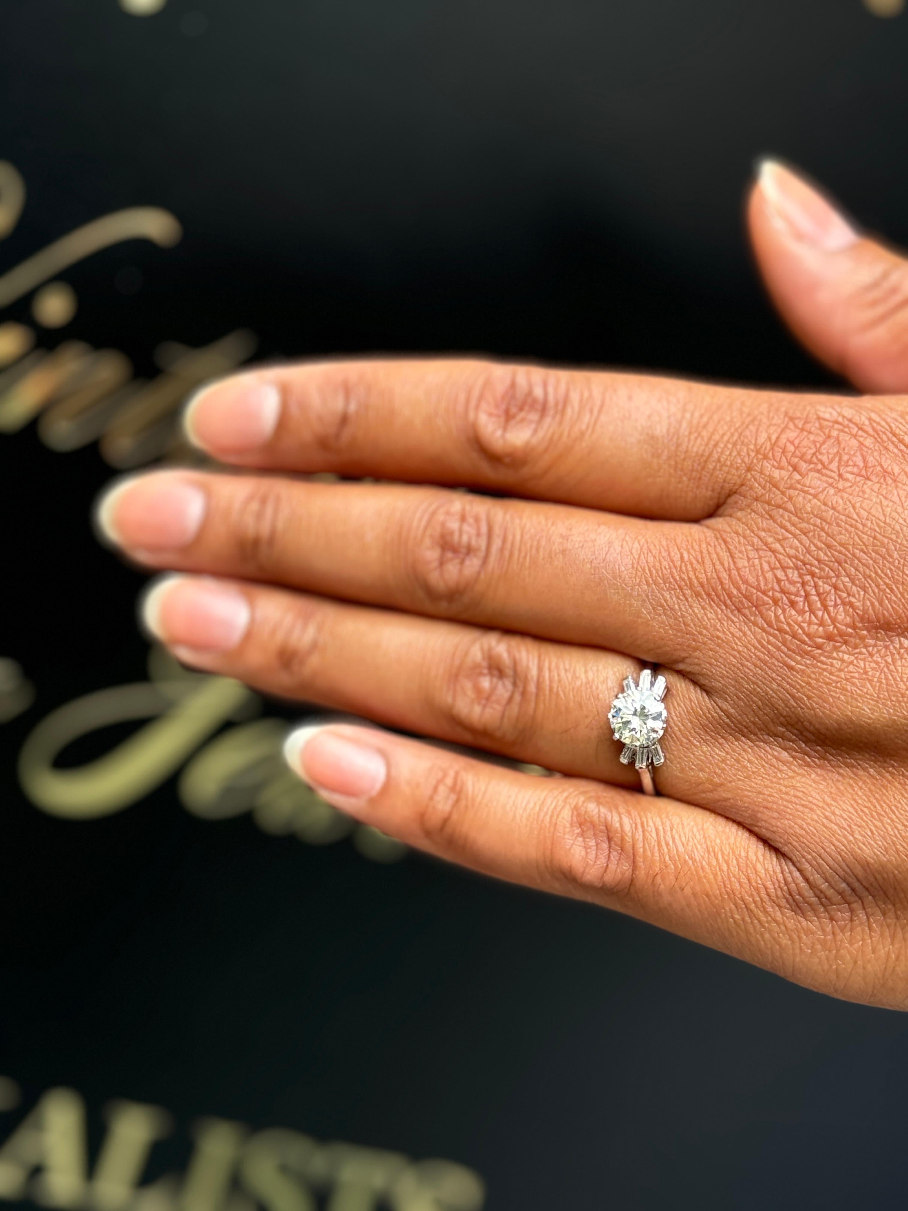 Women's 18ct White Gold and Platinum 1960s 1.32ct Diamond Cluster Engagement Ring For Sale