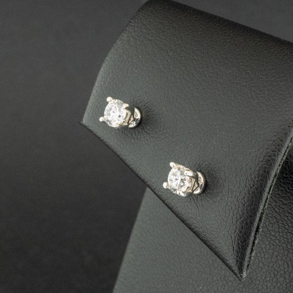 18ct White Gold Approx. 0.60ct Diamond Stud Earrings 1.2g In New Condition For Sale In Southampton, GB