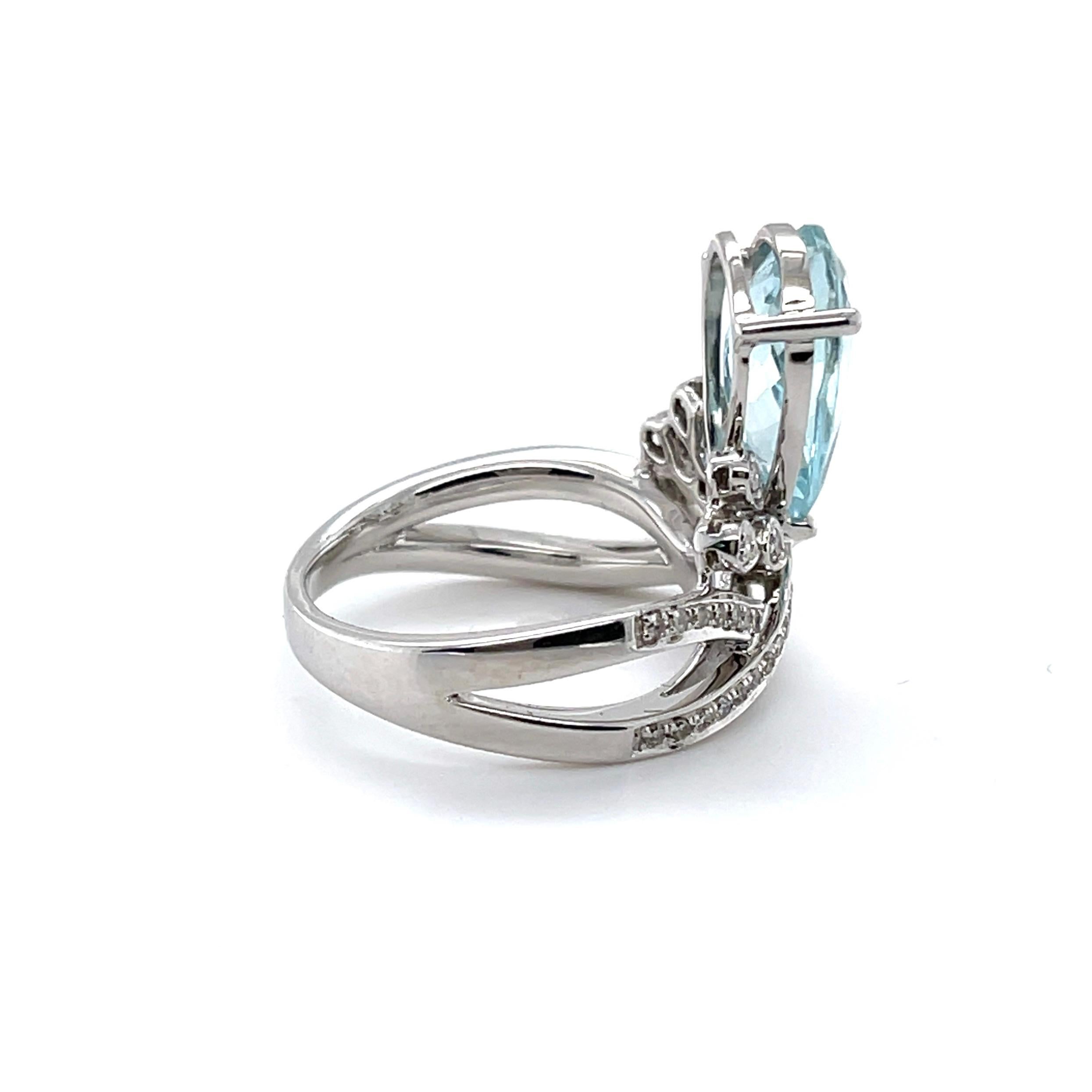For Sale:  18ct White Gold Aquamarine and Diamond Ring 2