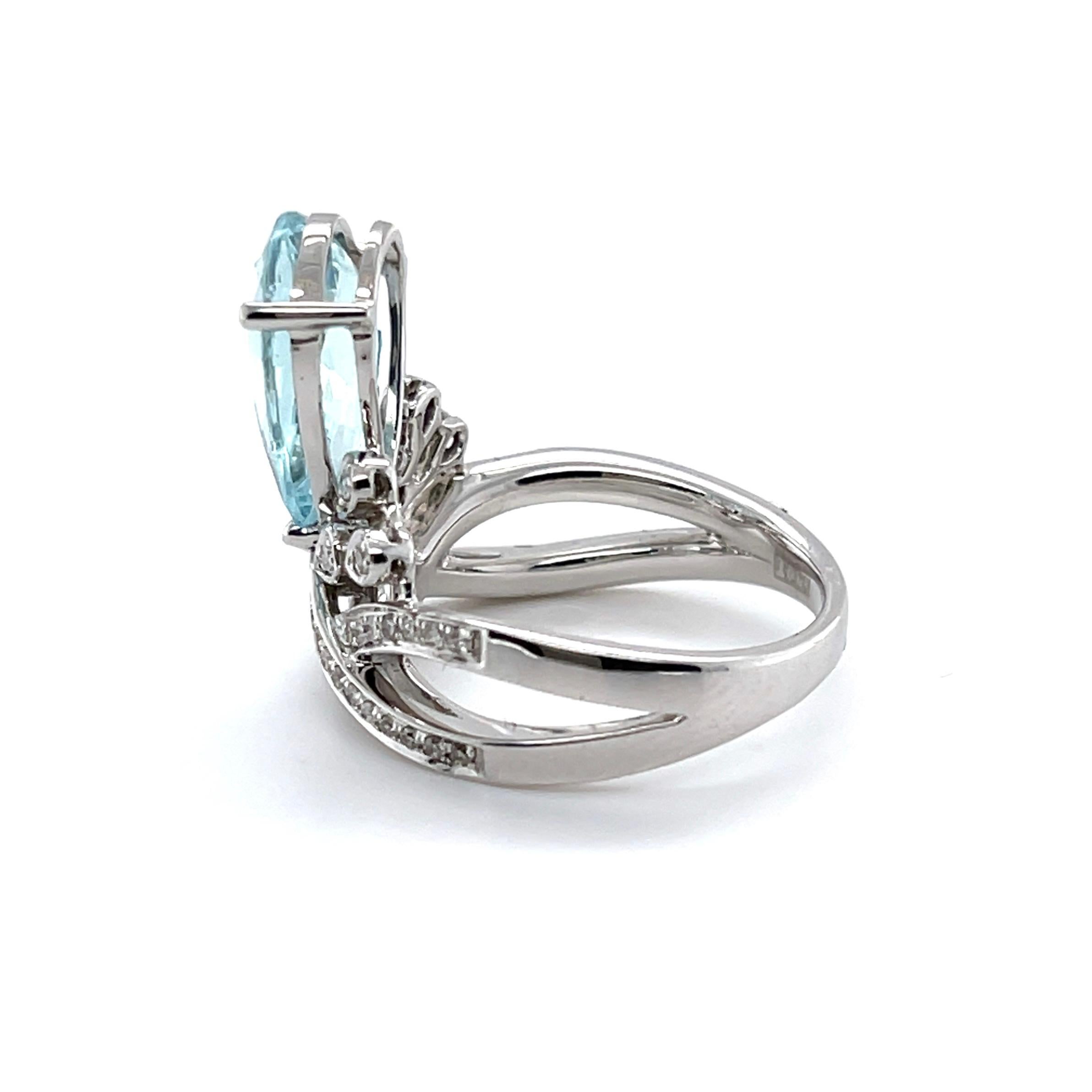 For Sale:  18ct White Gold Aquamarine and Diamond Ring 3