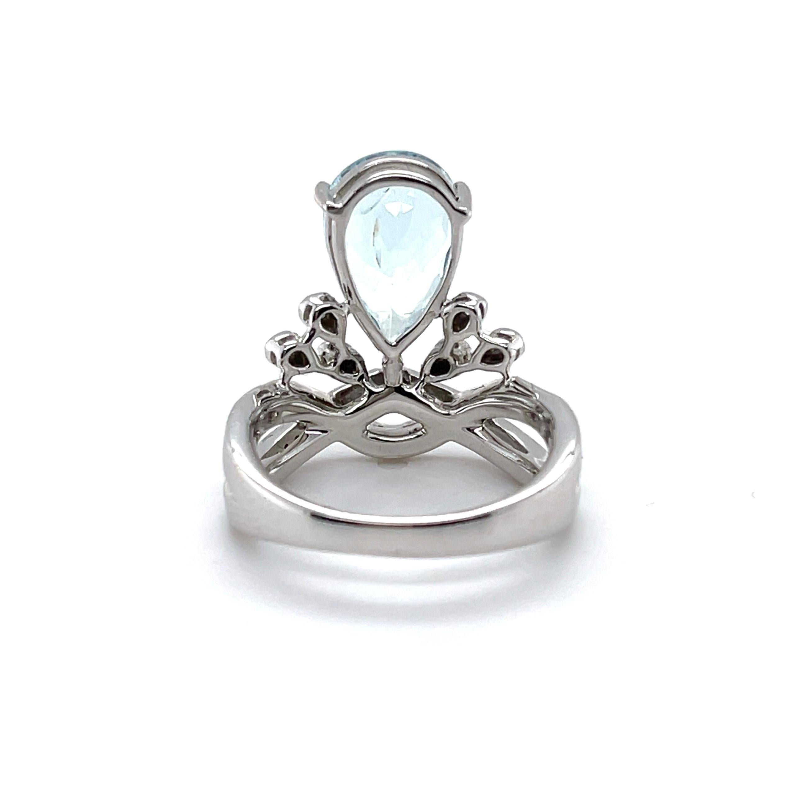 For Sale:  18ct White Gold Aquamarine and Diamond Ring 4